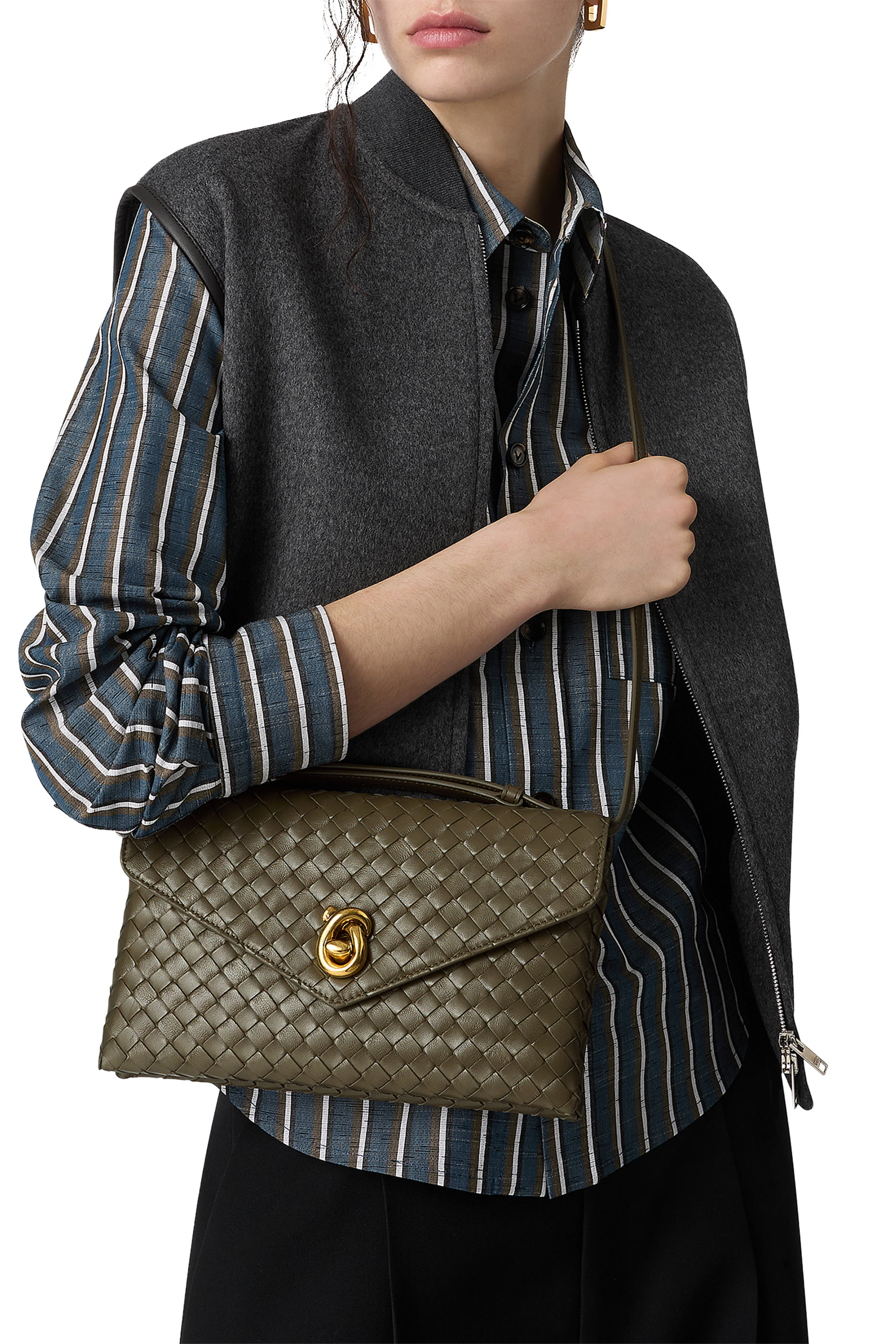 حقيبة بقفل بتصميم عقدة