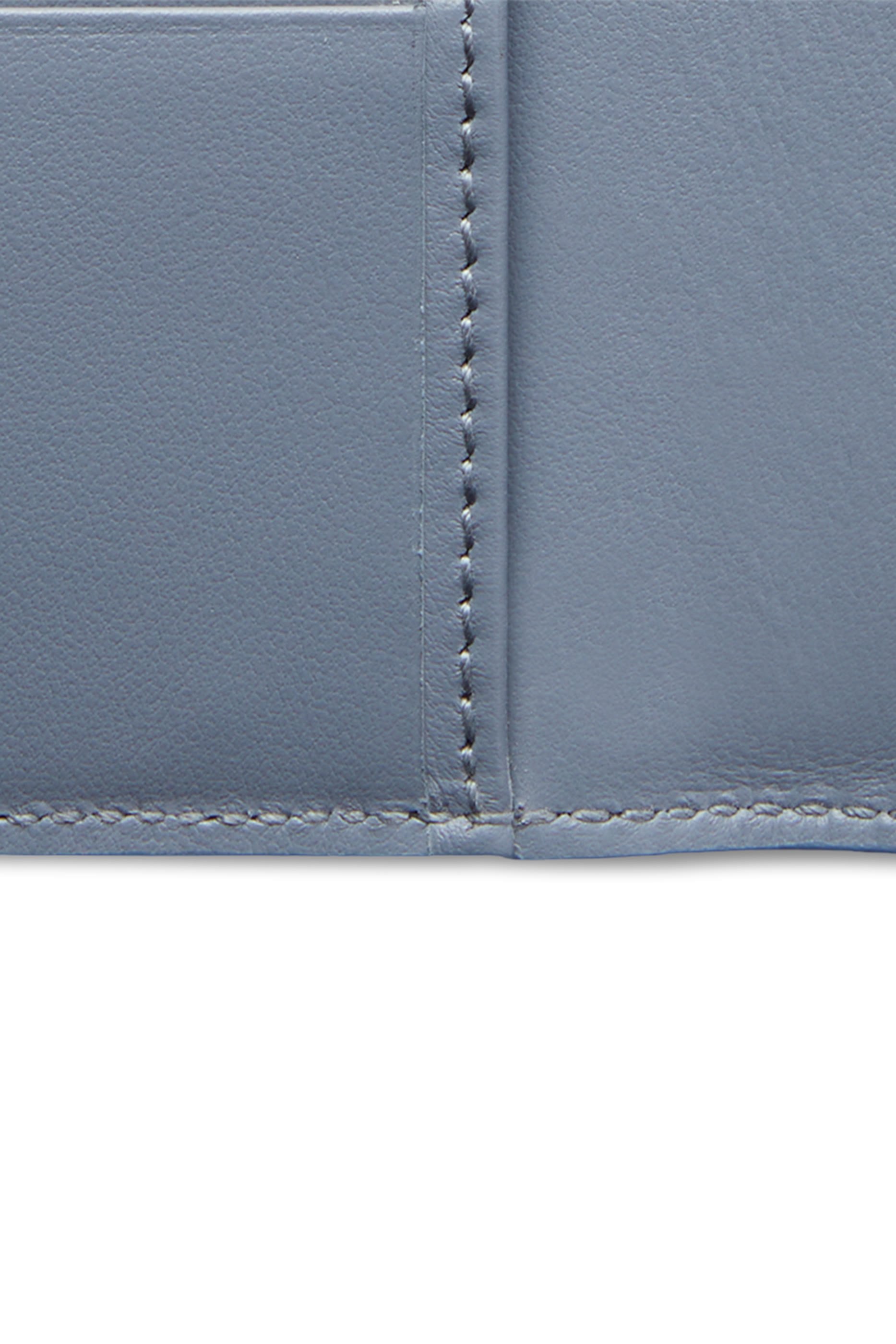 حافظة جواز سفر بشعار الماركة