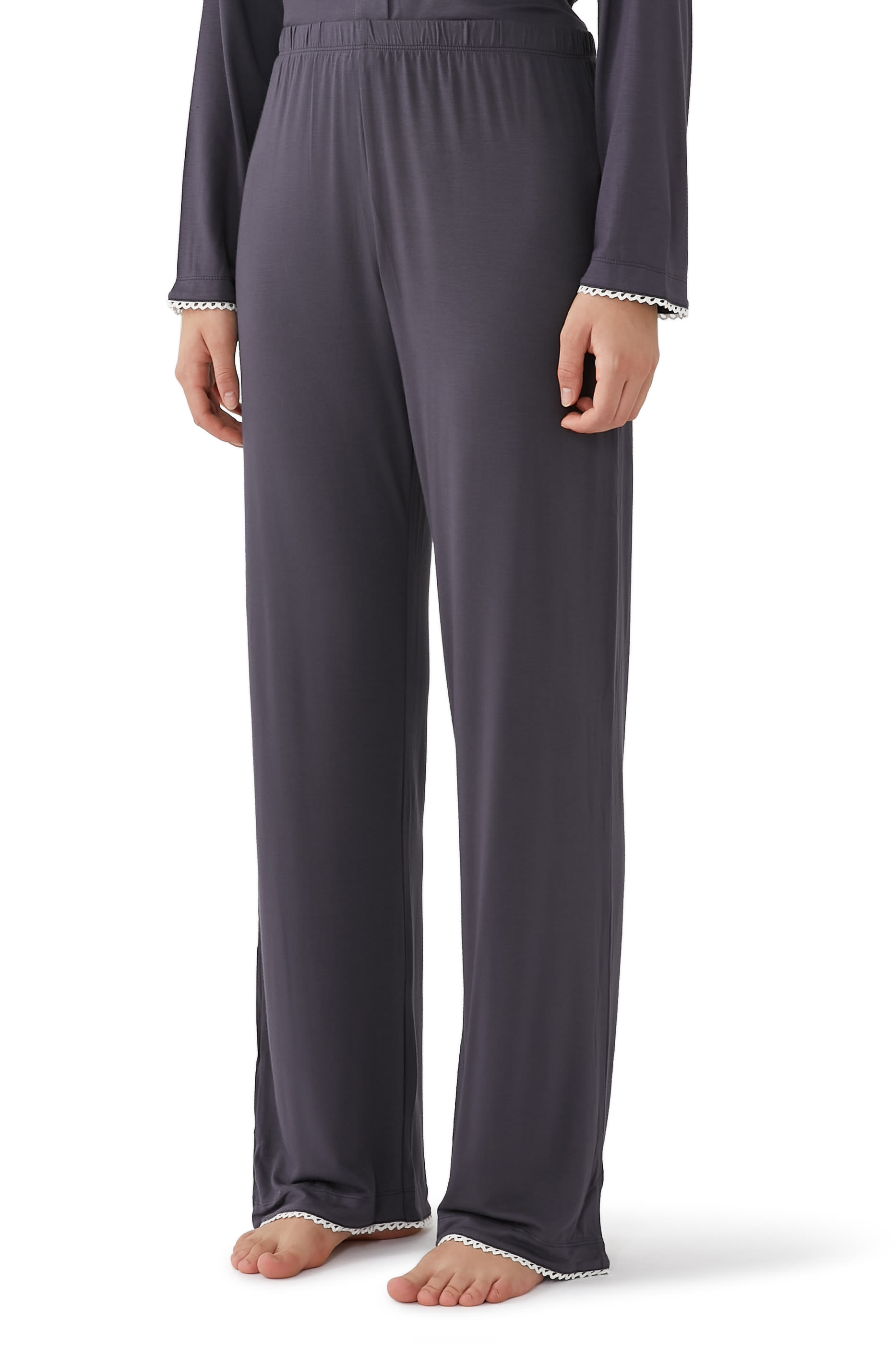 طقم بيجامة كلاسيكي بحواف محاكة جيرسيه