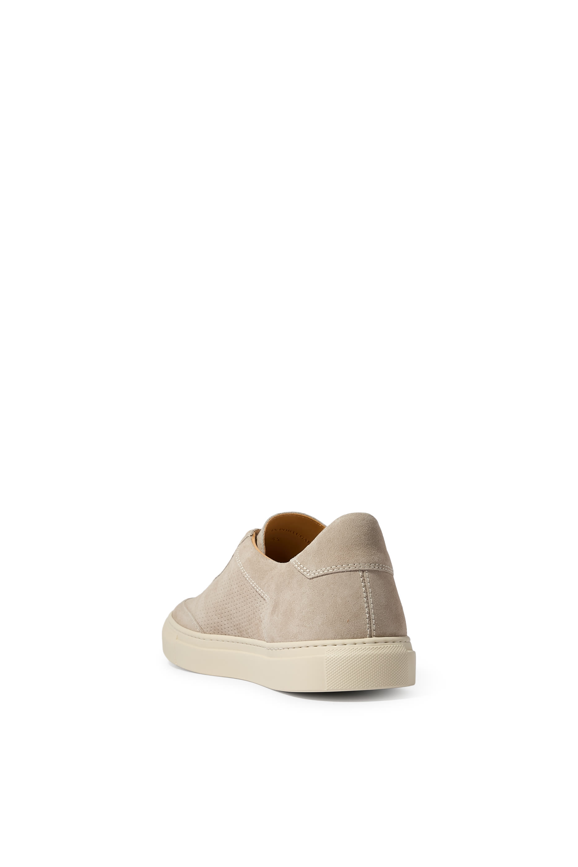 سنيكرز أتريوم