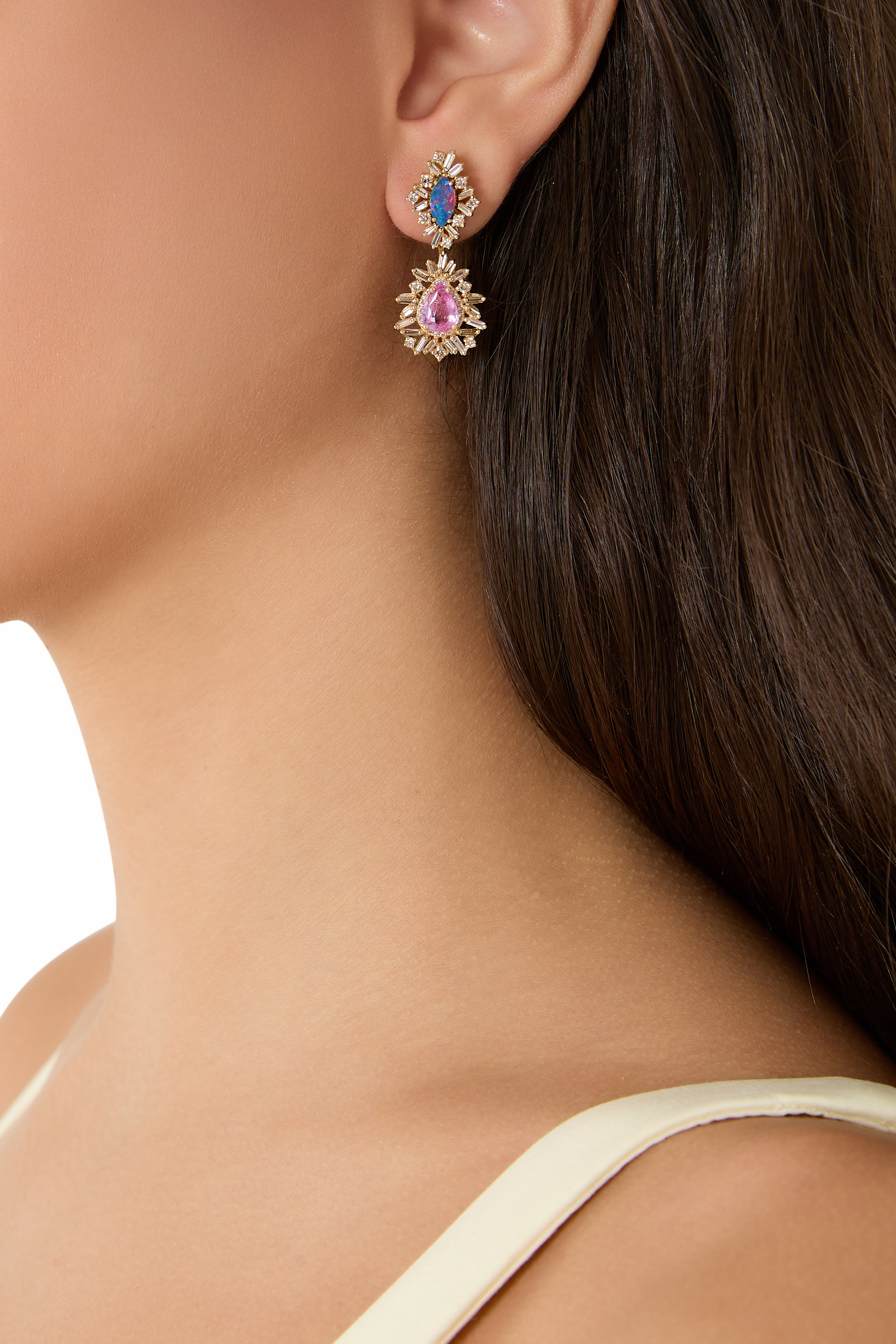 أقراط وان اوف ايه كايند بحلي بتصميم دمعة مرصعة بالأوبال الوياقوت والماس، ذهب أصفر عيار 18