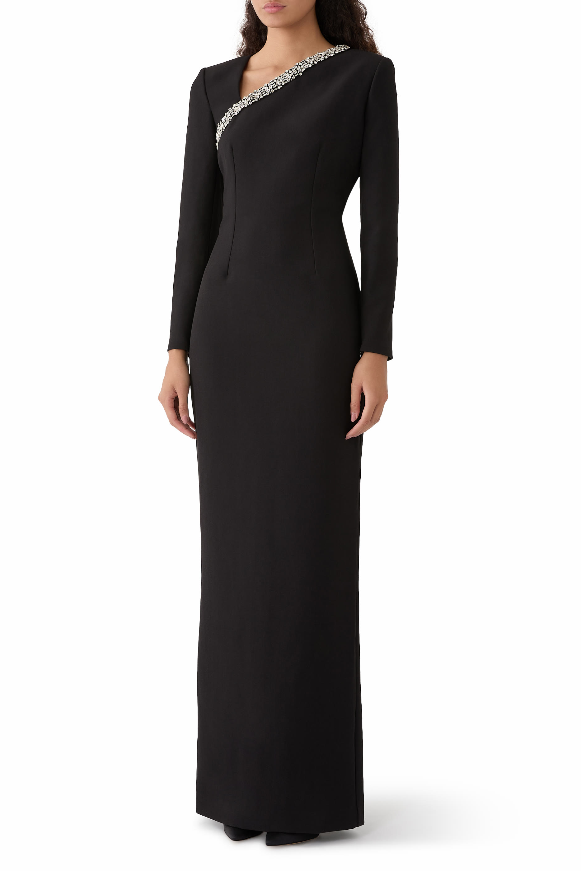 فستان سهرة بتصميم غير متماثل وتطريز كريب