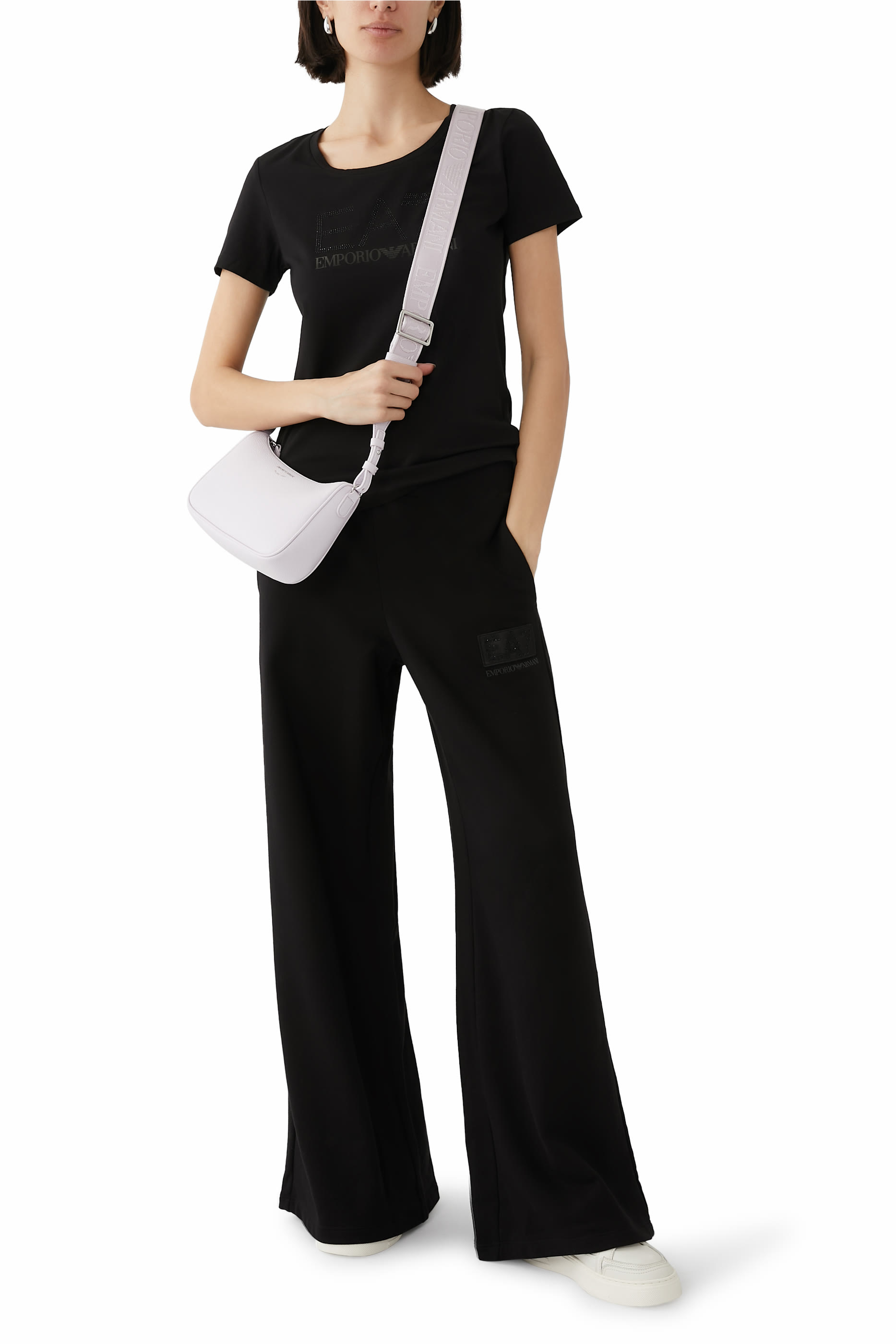 تيشيرت بأكمام قصيرة بشعار الماركة