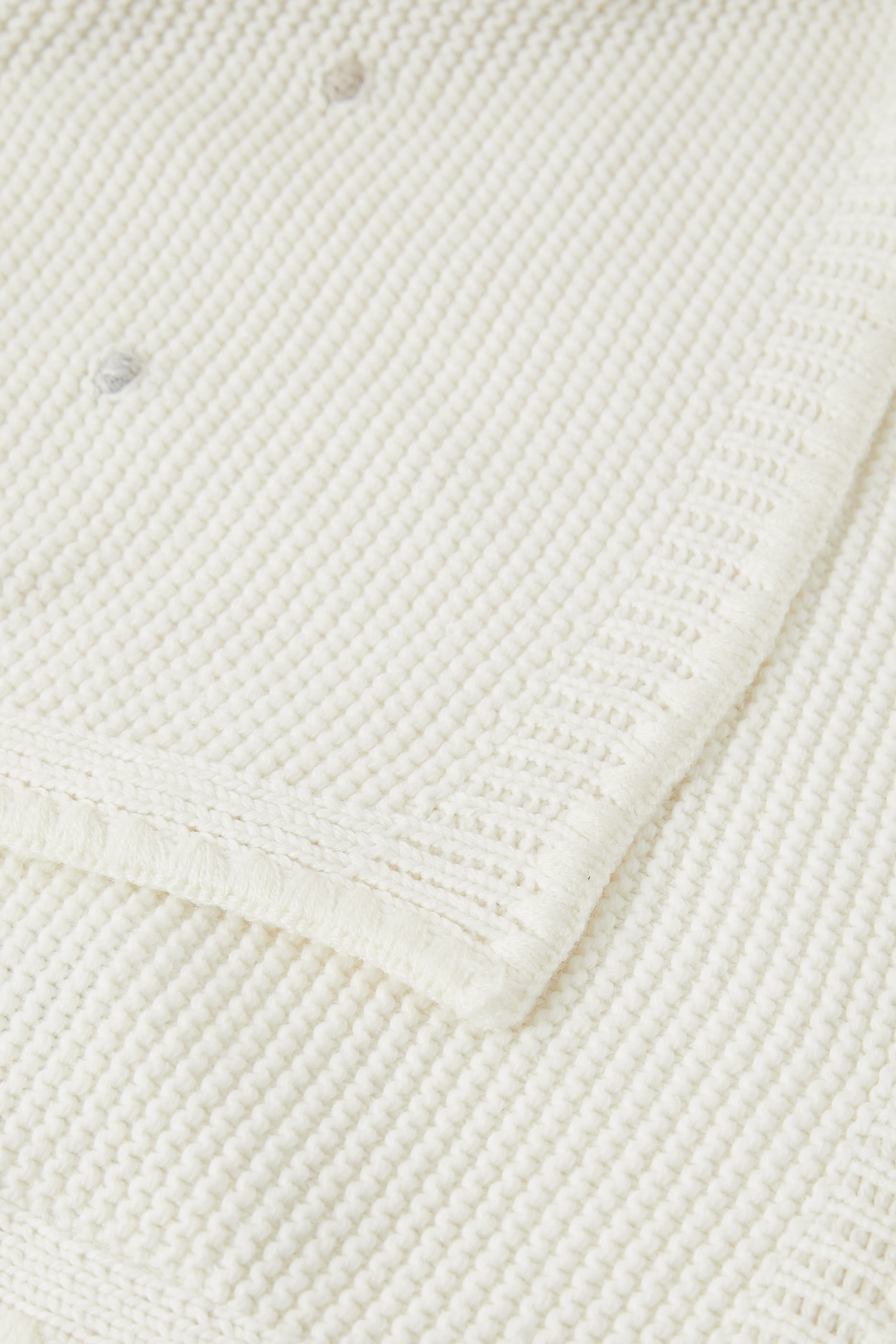 بطانية مطرزة بنقاط للأطفال