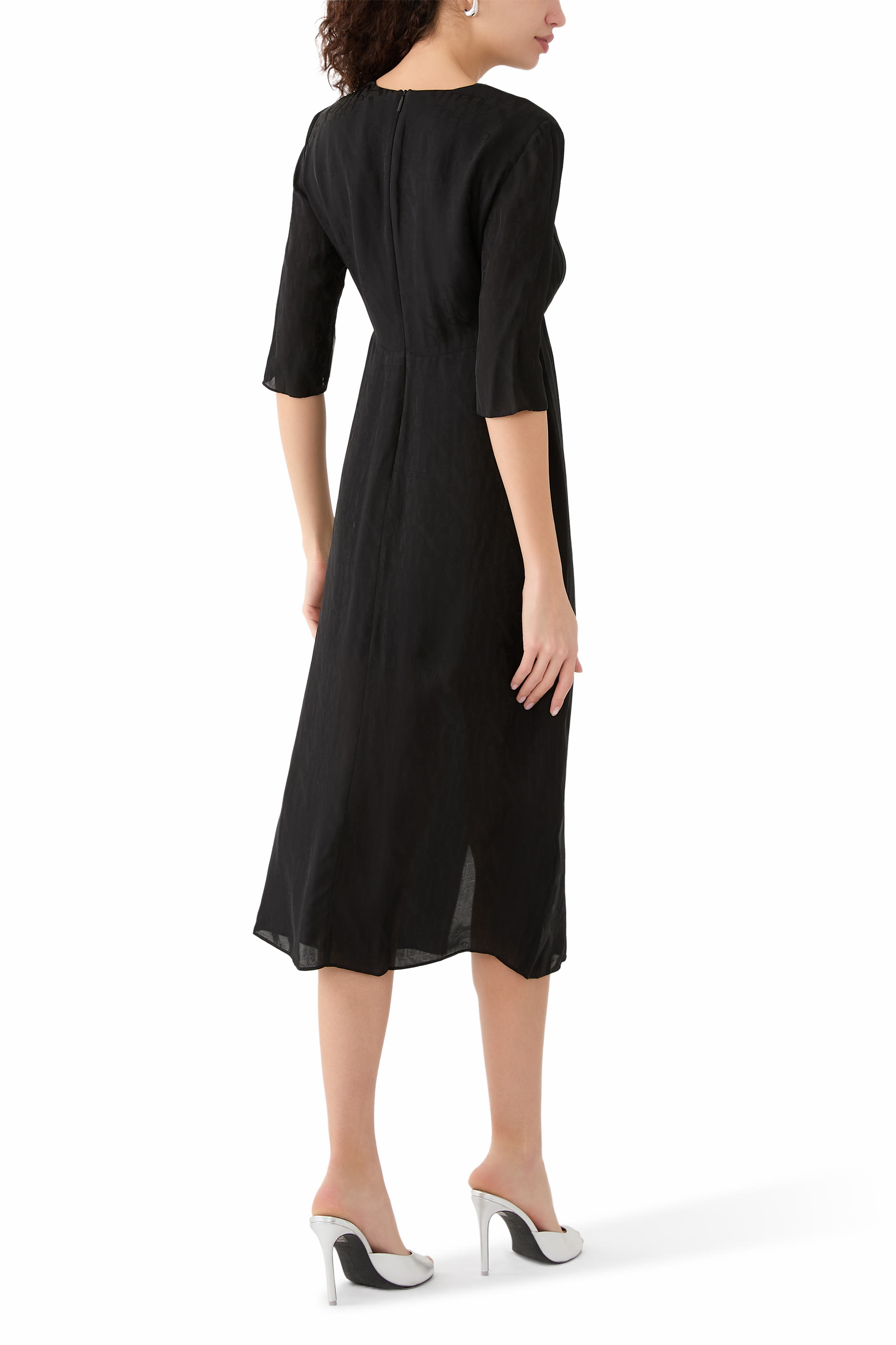 فستان ميلانو بياقة على شكل حرف V