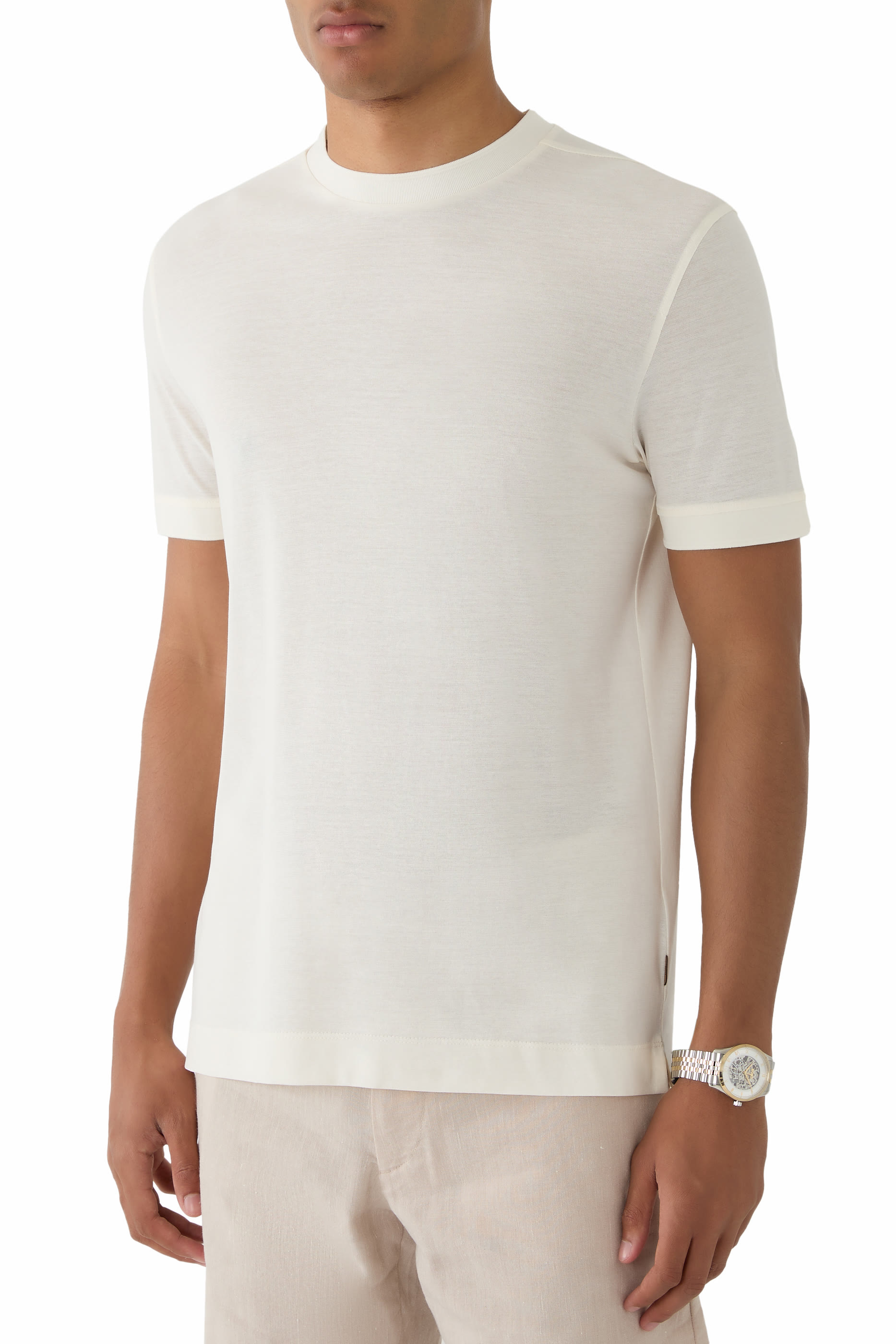 تيشيرت بأكمام قصيرة