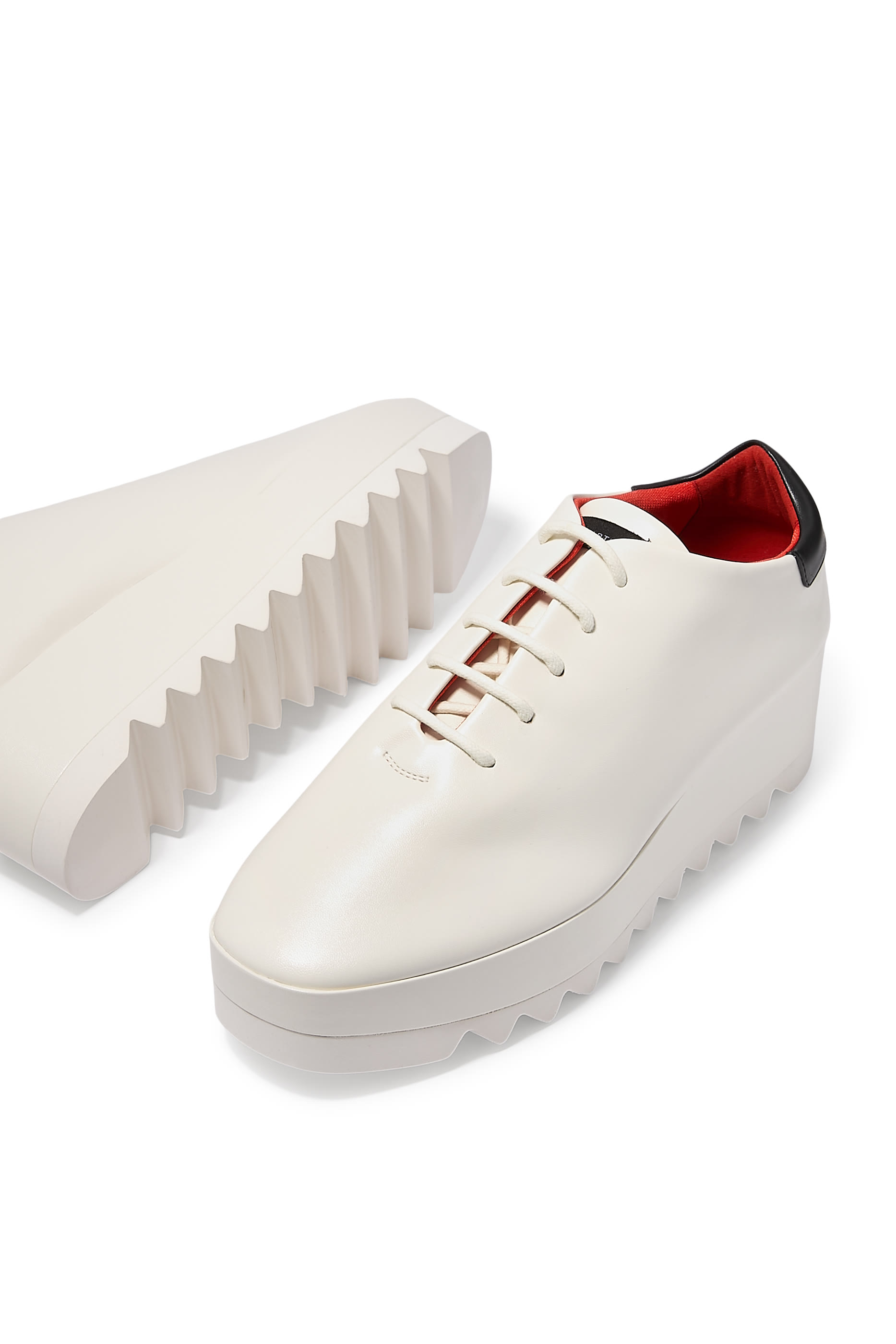 سنيكرز سنيك-إليز 55 برباط للإغلاق ونعل عريض