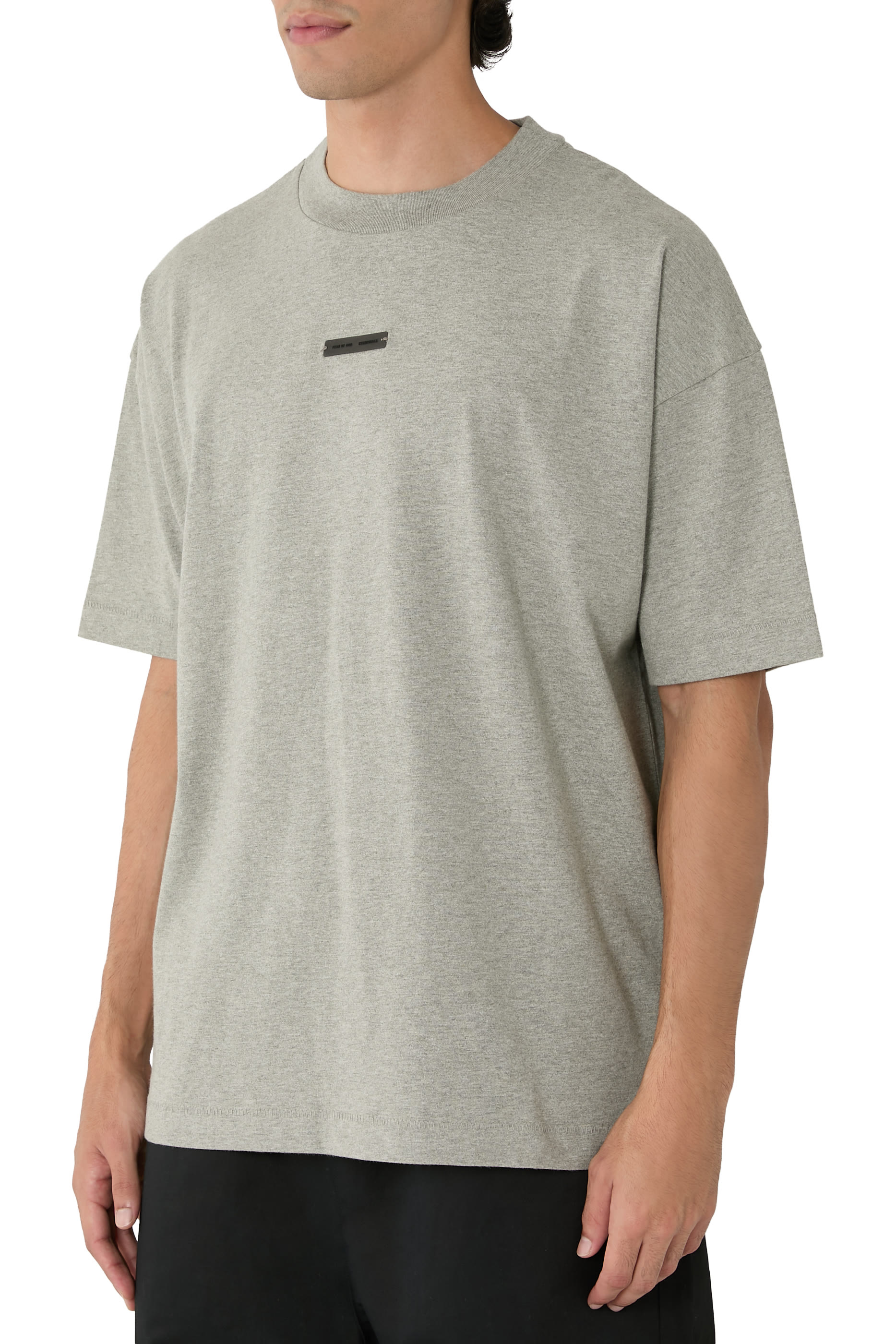 تيشيرت مزين بشعار الماركة