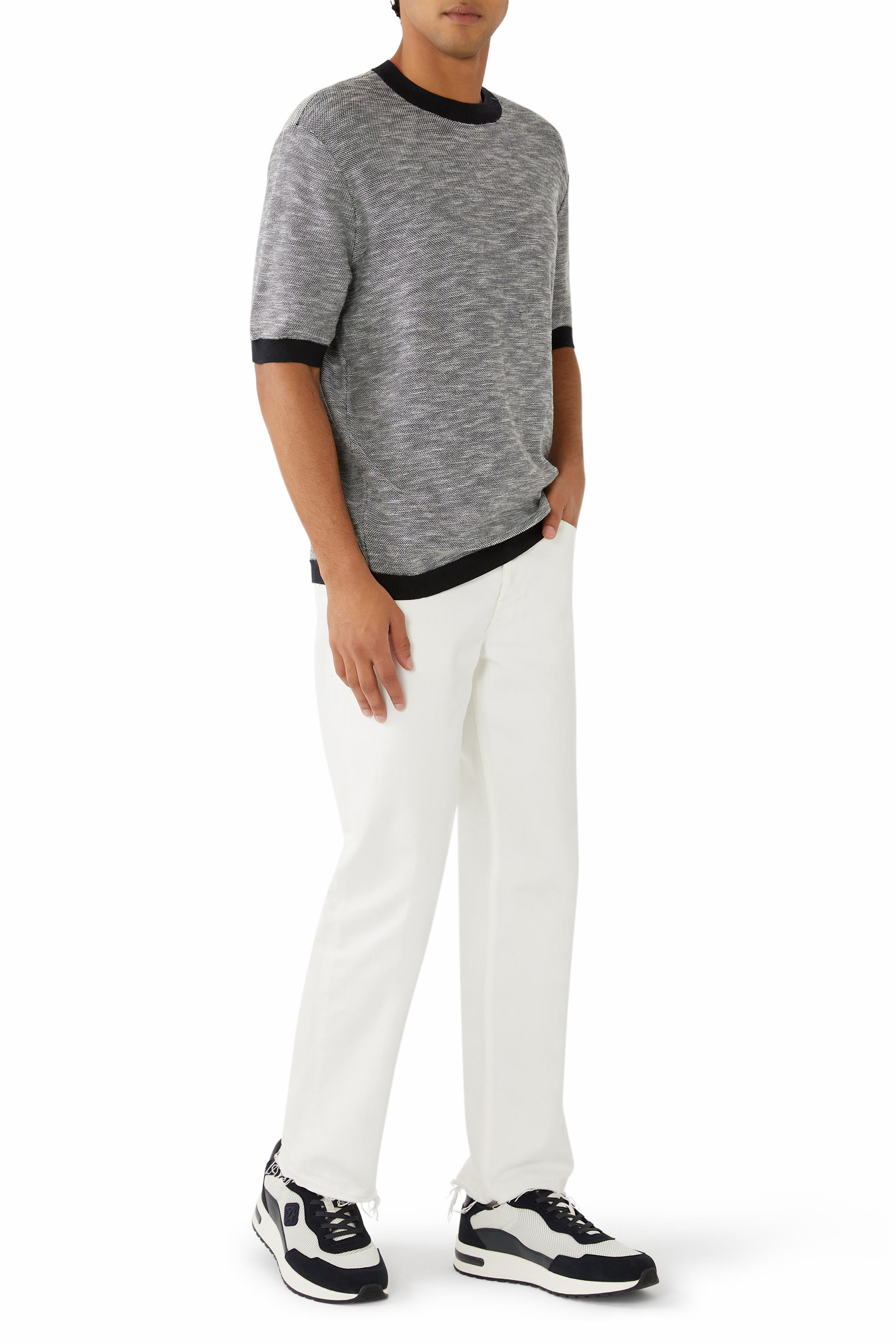 كنزة بياقة ضيقة