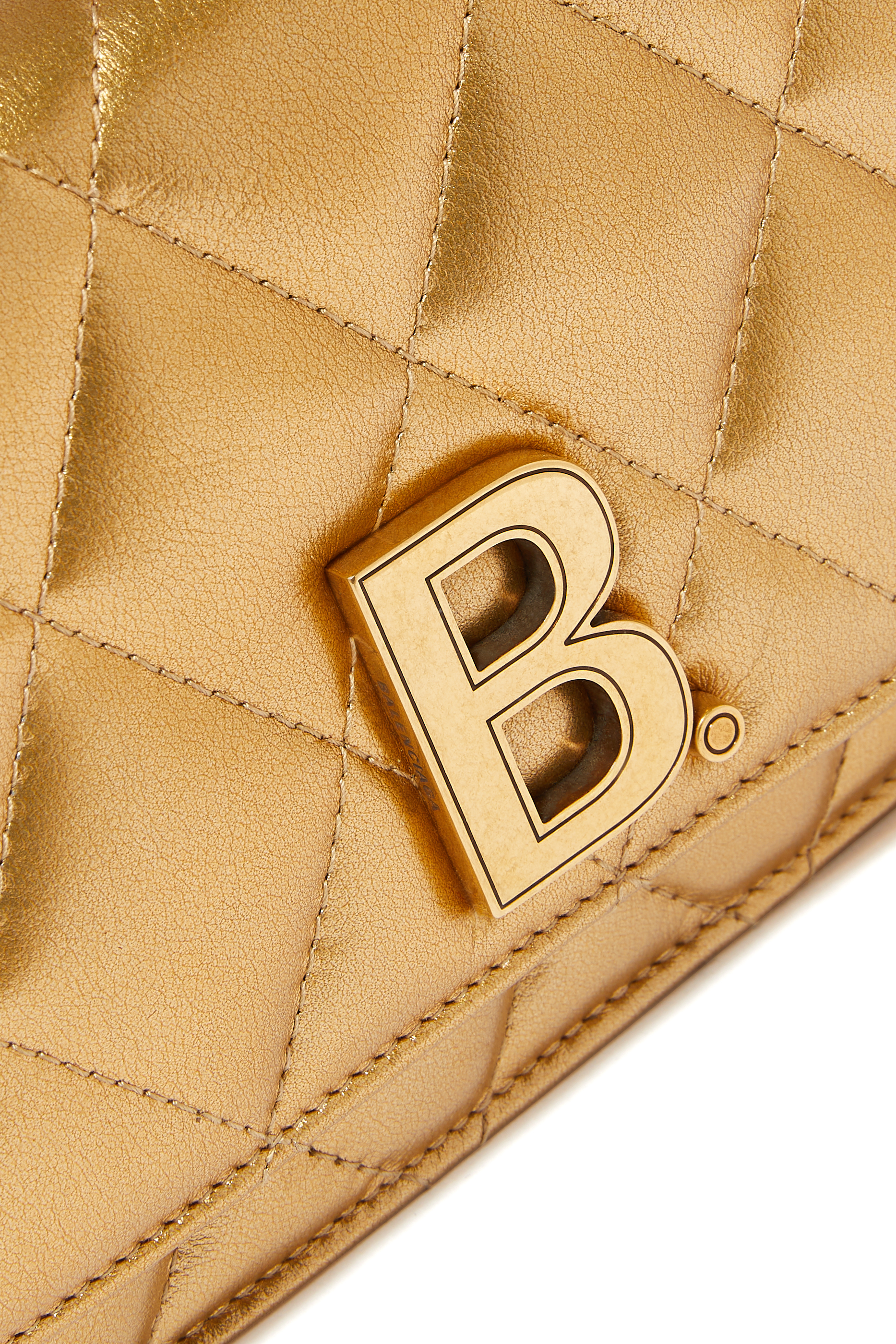 حقيبة بحلية شعار حرف B وسلسلة