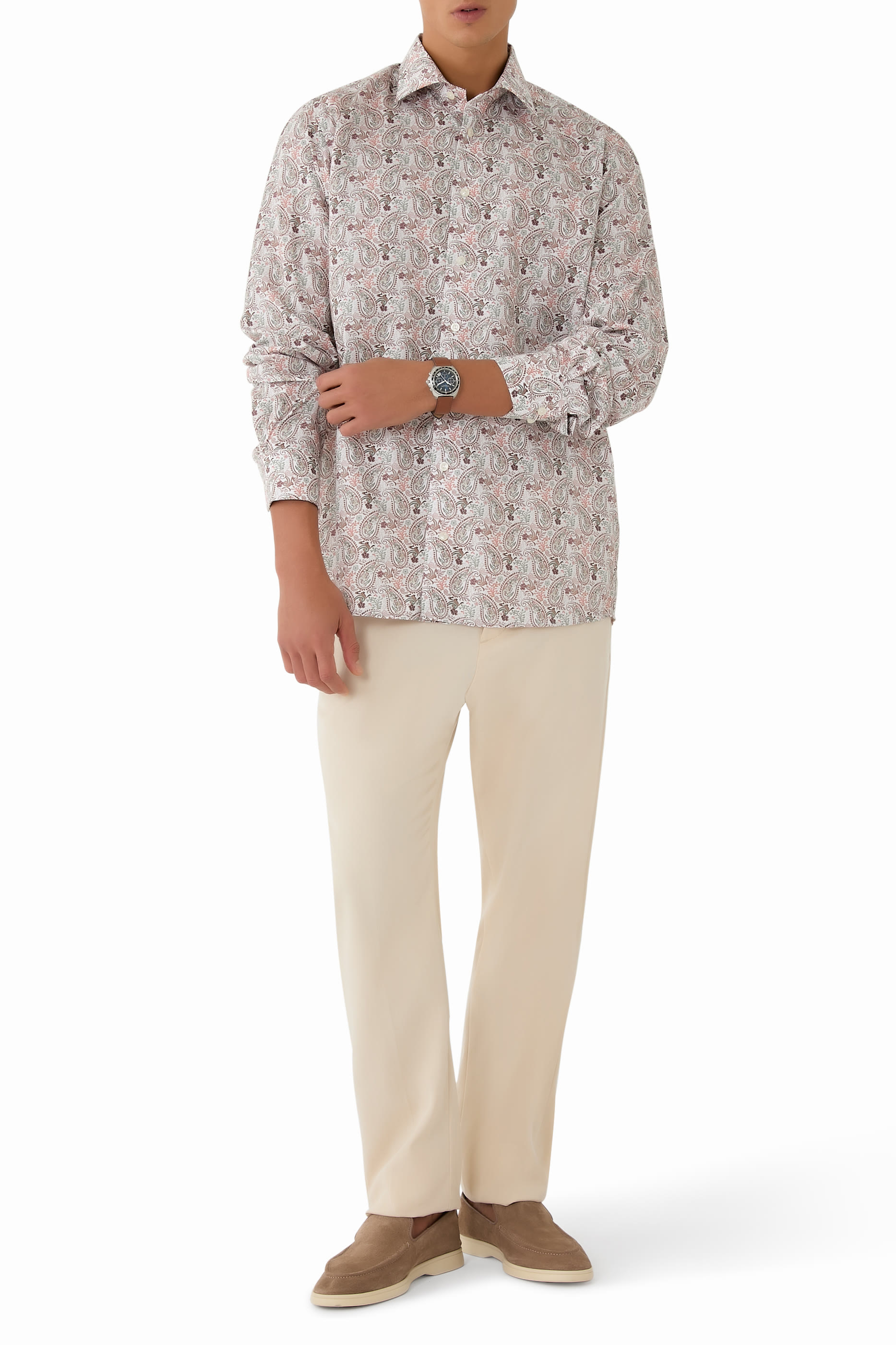 قميص بيسلي بقصّة عصرية وأكمام طويلة  