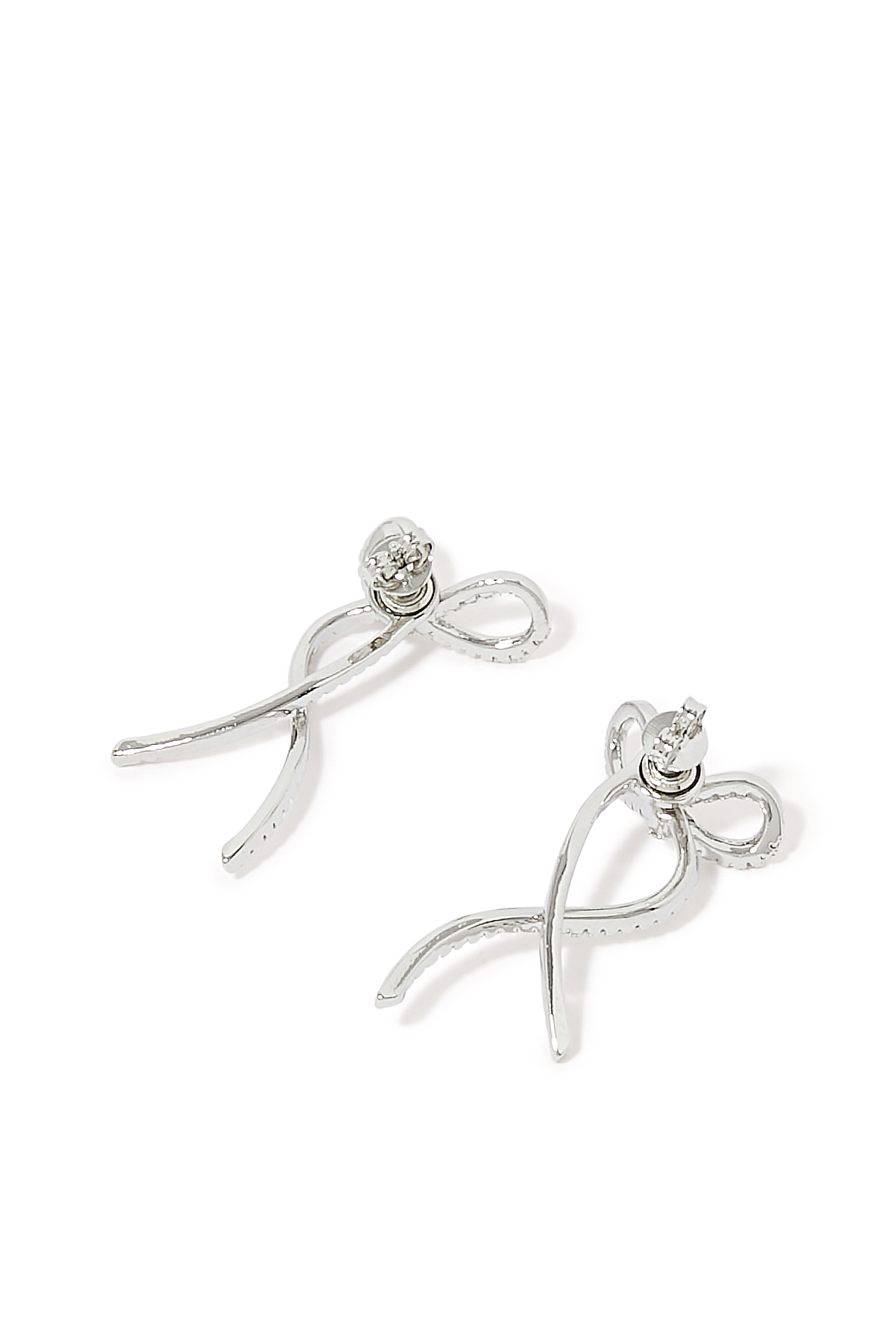 أقراط كارولين بتصميم ربطة فيونكة