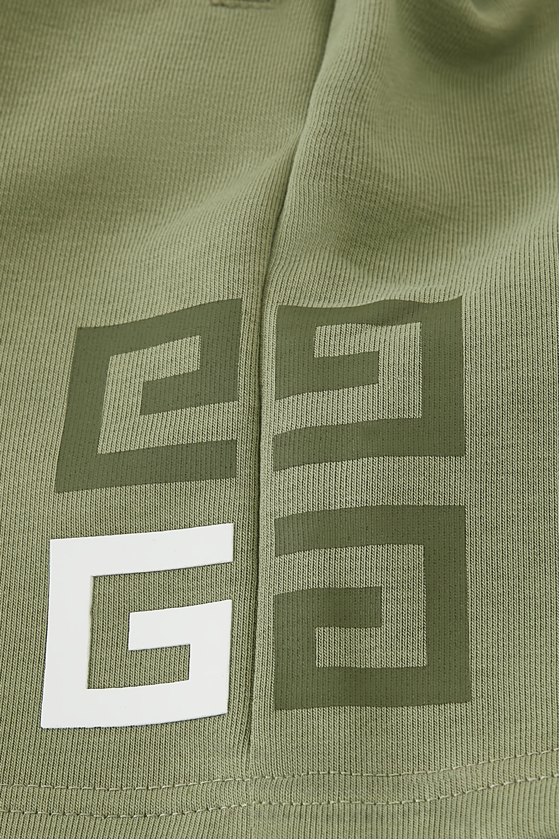 شورت رياضي بشعار الماركة للأطفال