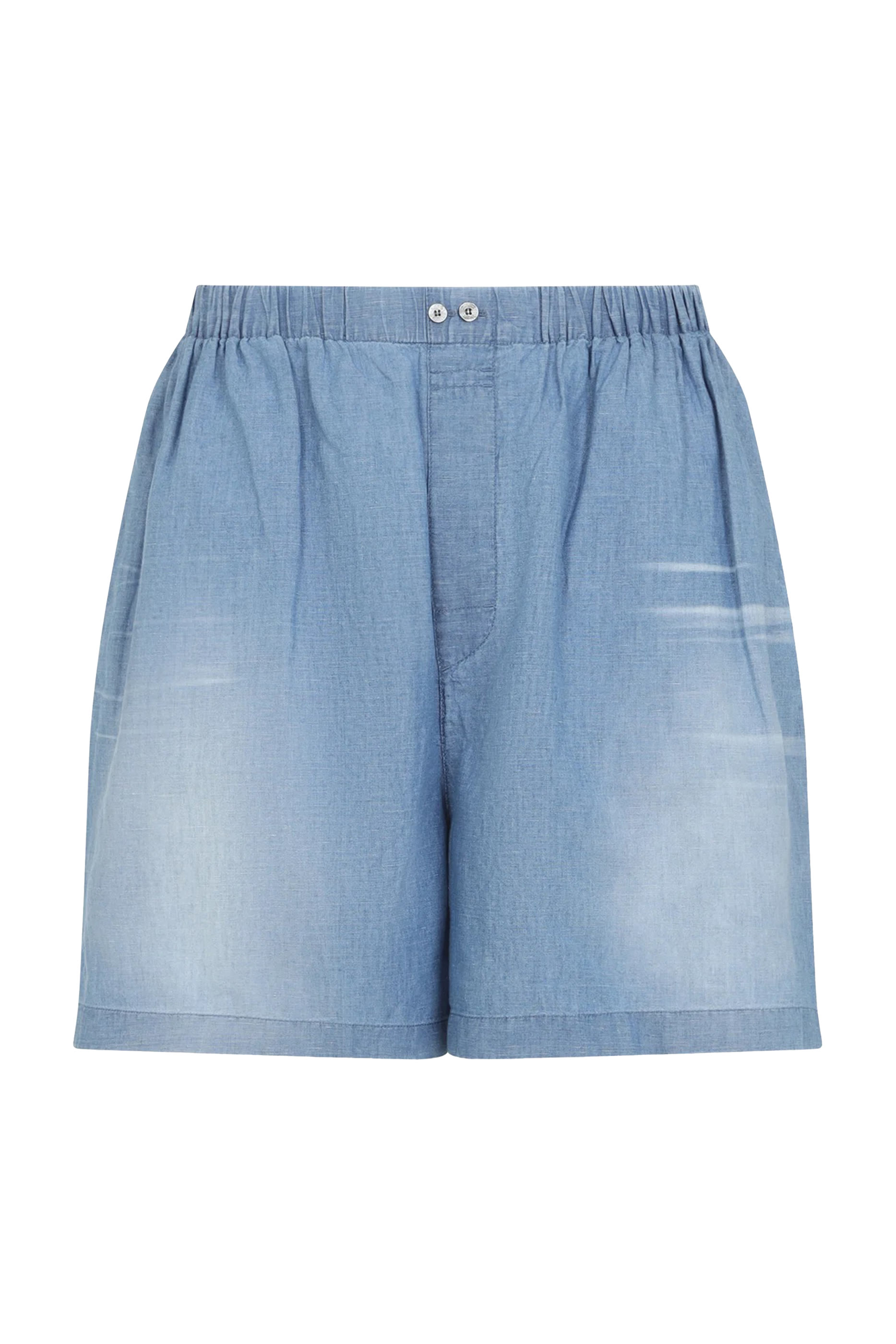 شورت بشعار الماركة