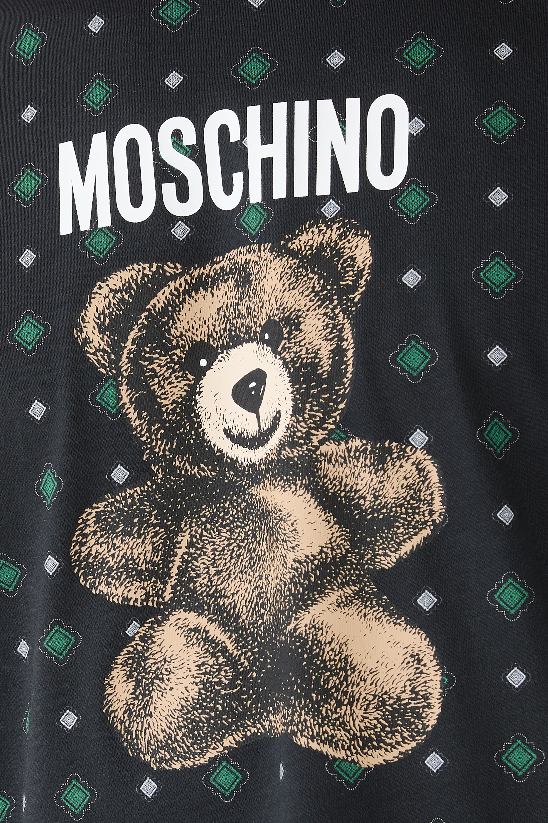 تيشيرت بأكمام قصيرة