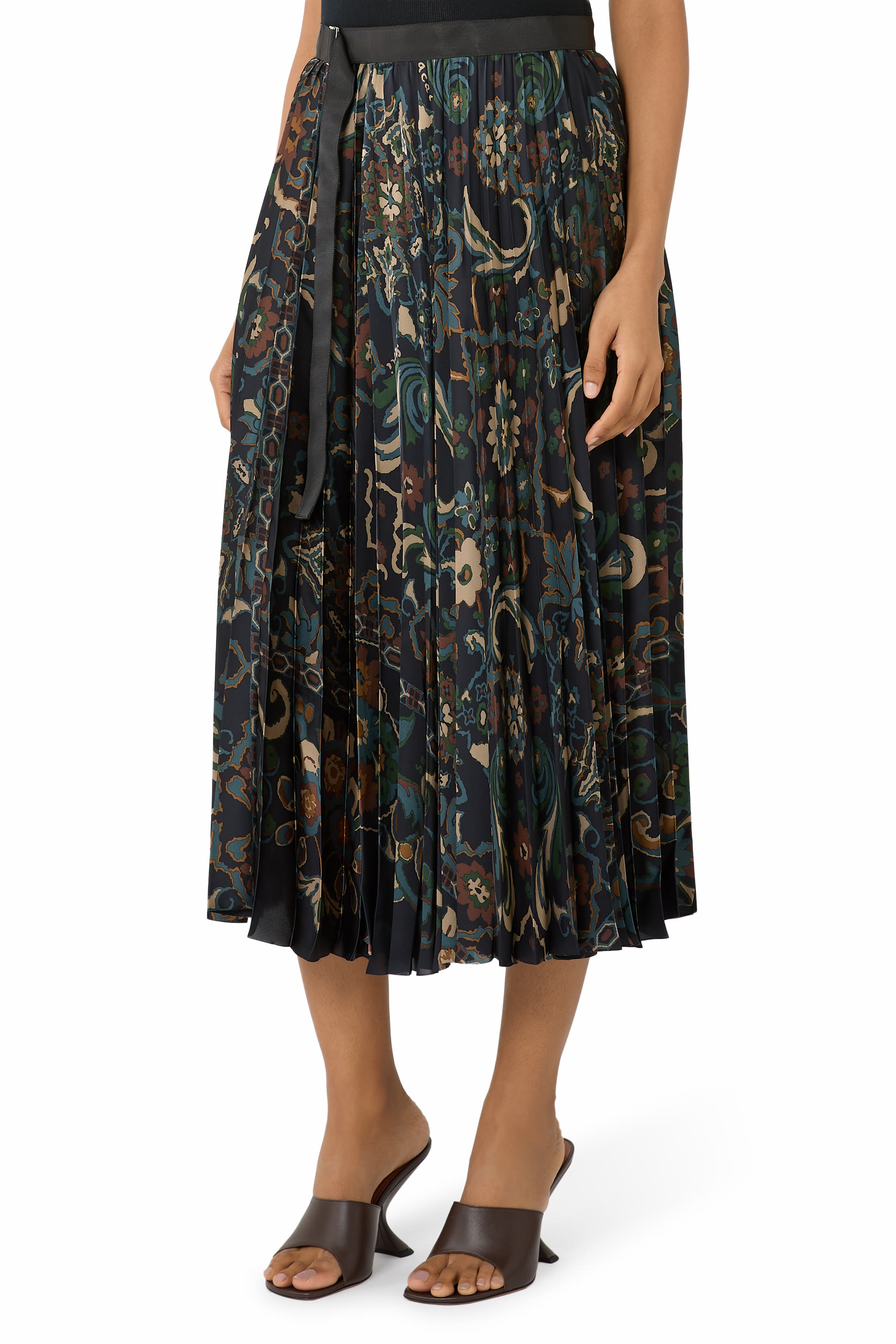 تنورة بنقشة أزهار