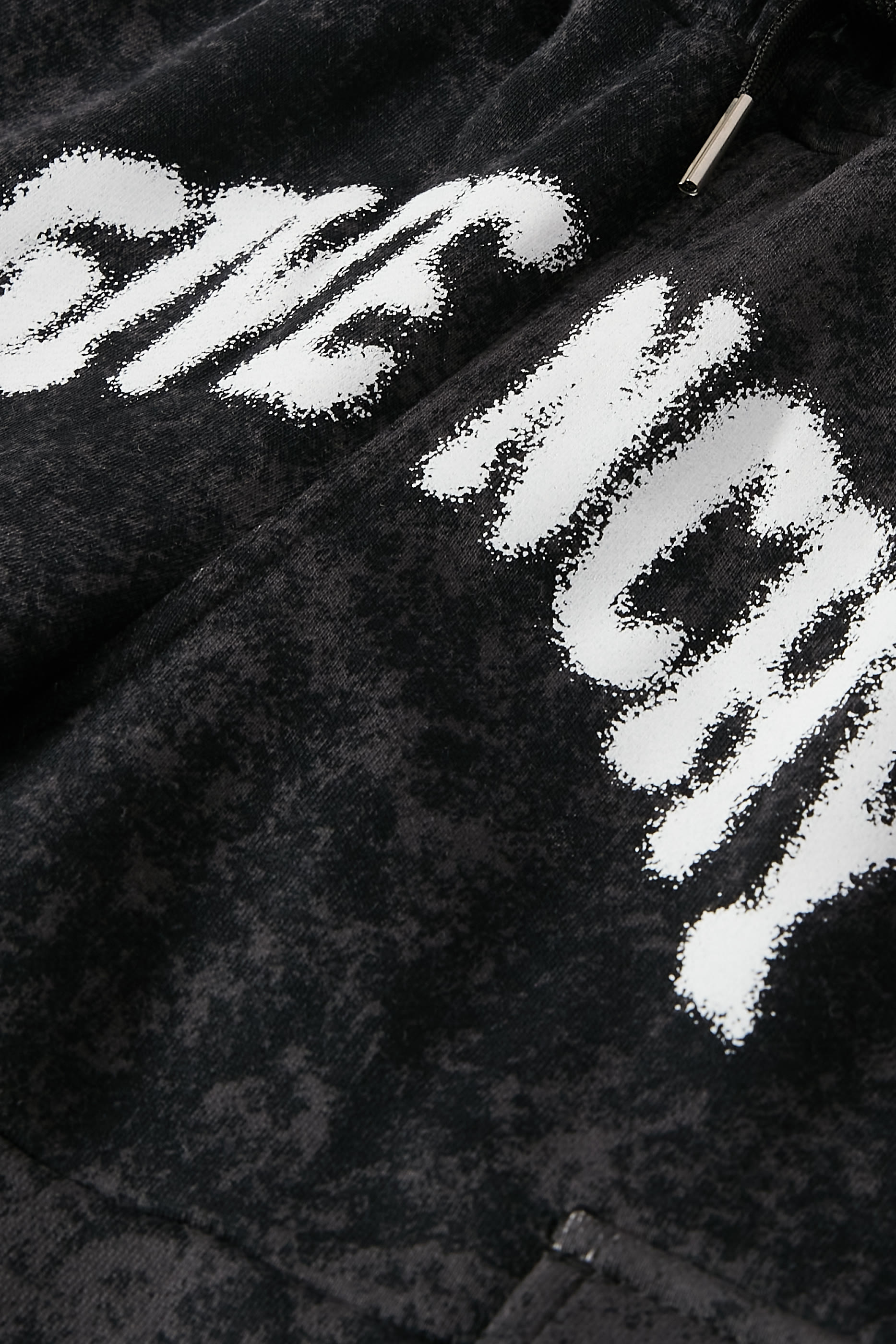 بنطال بشعار الماركة للأطفال