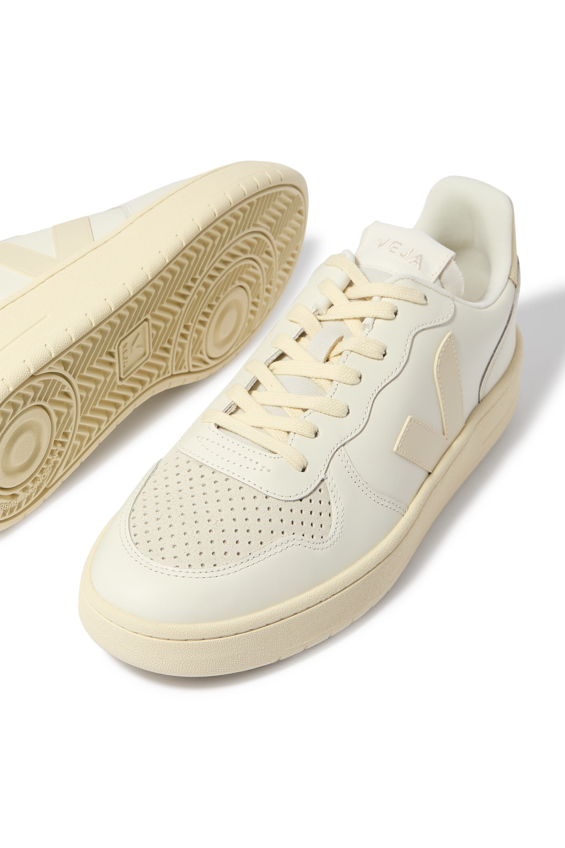 سنيكرز في 10 جلد