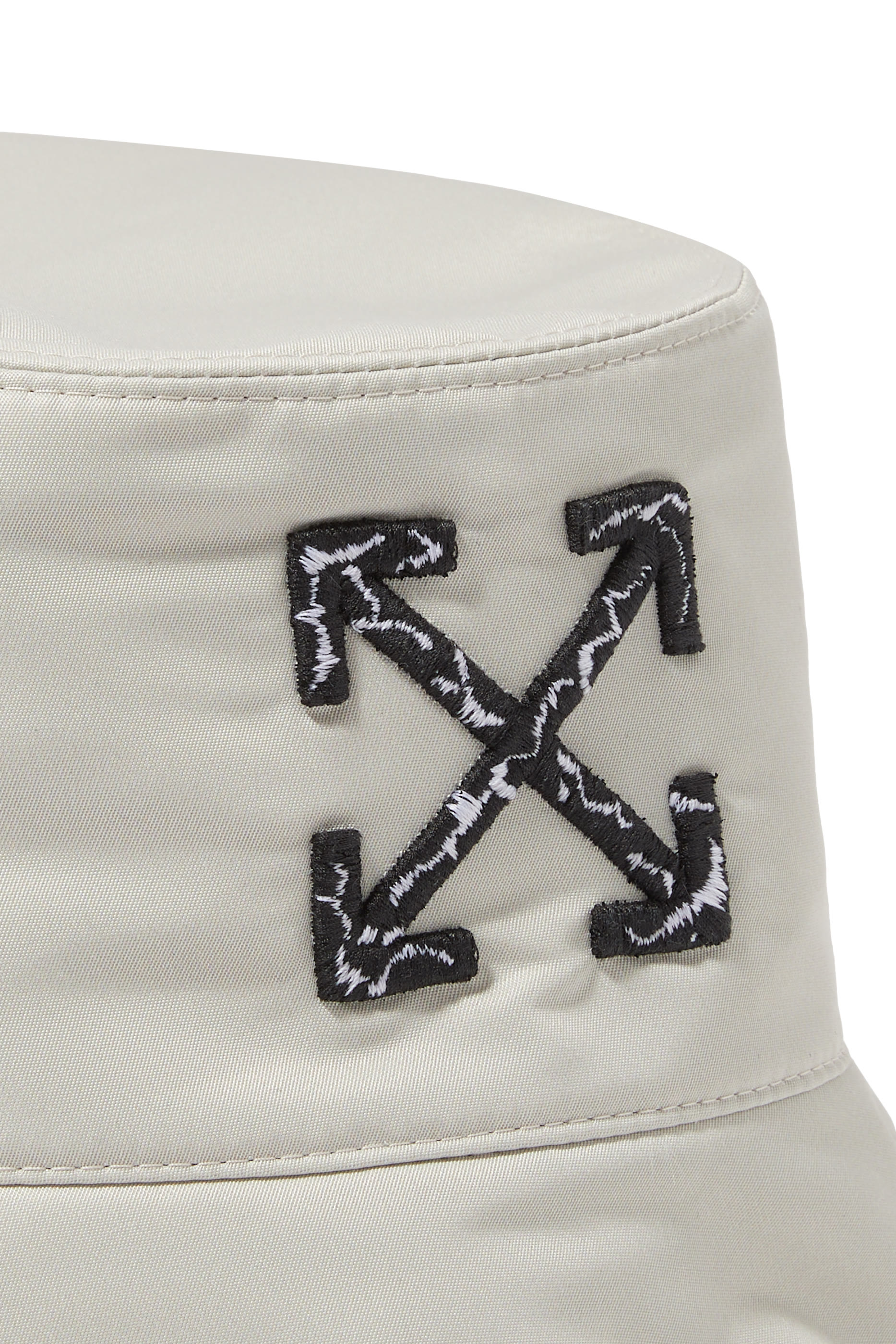 قبعة باكيت بشعار الأسهم