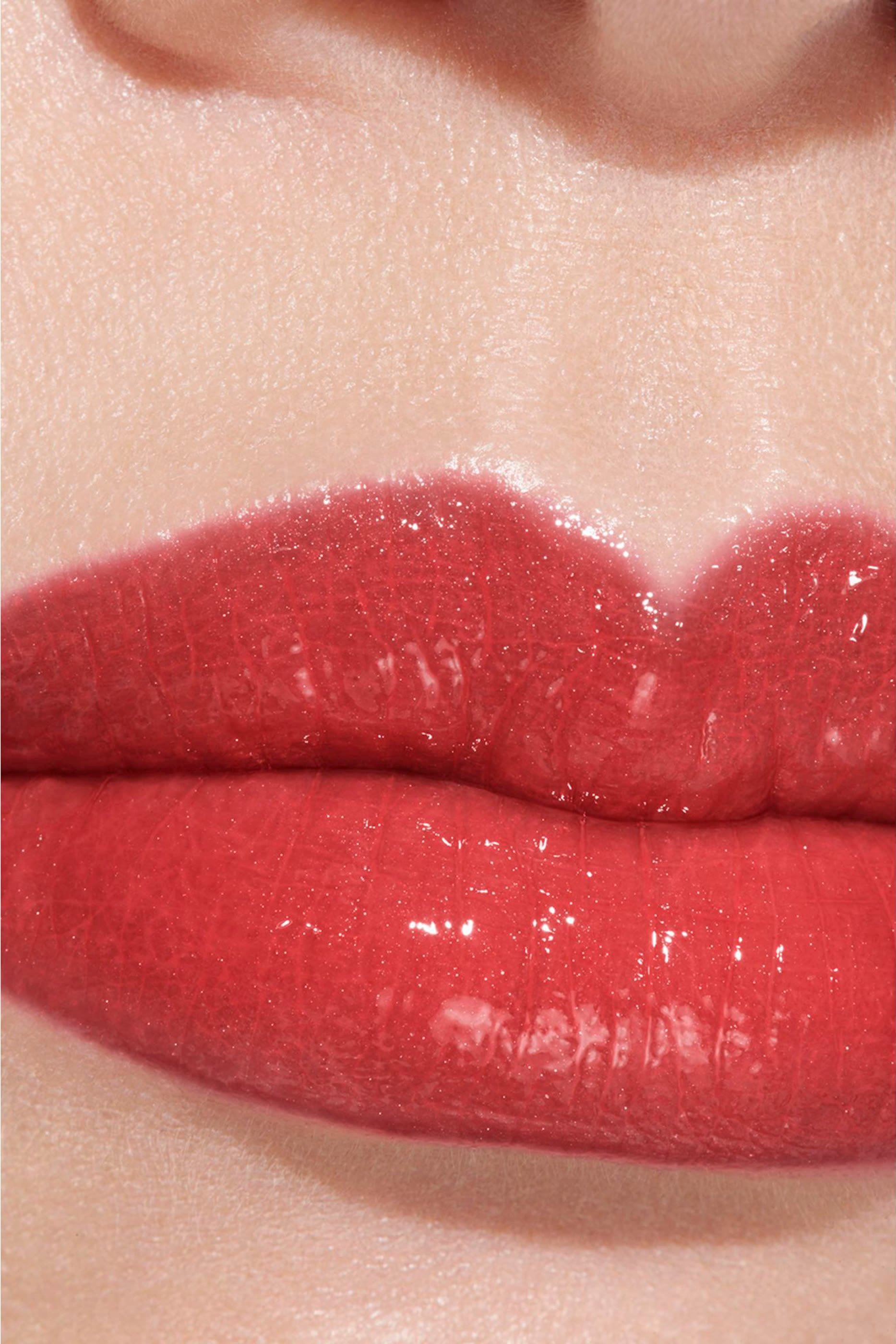 مرطب شفاه ملون Chanel Rouge Coco Baume Shine Hydrating Beautifying