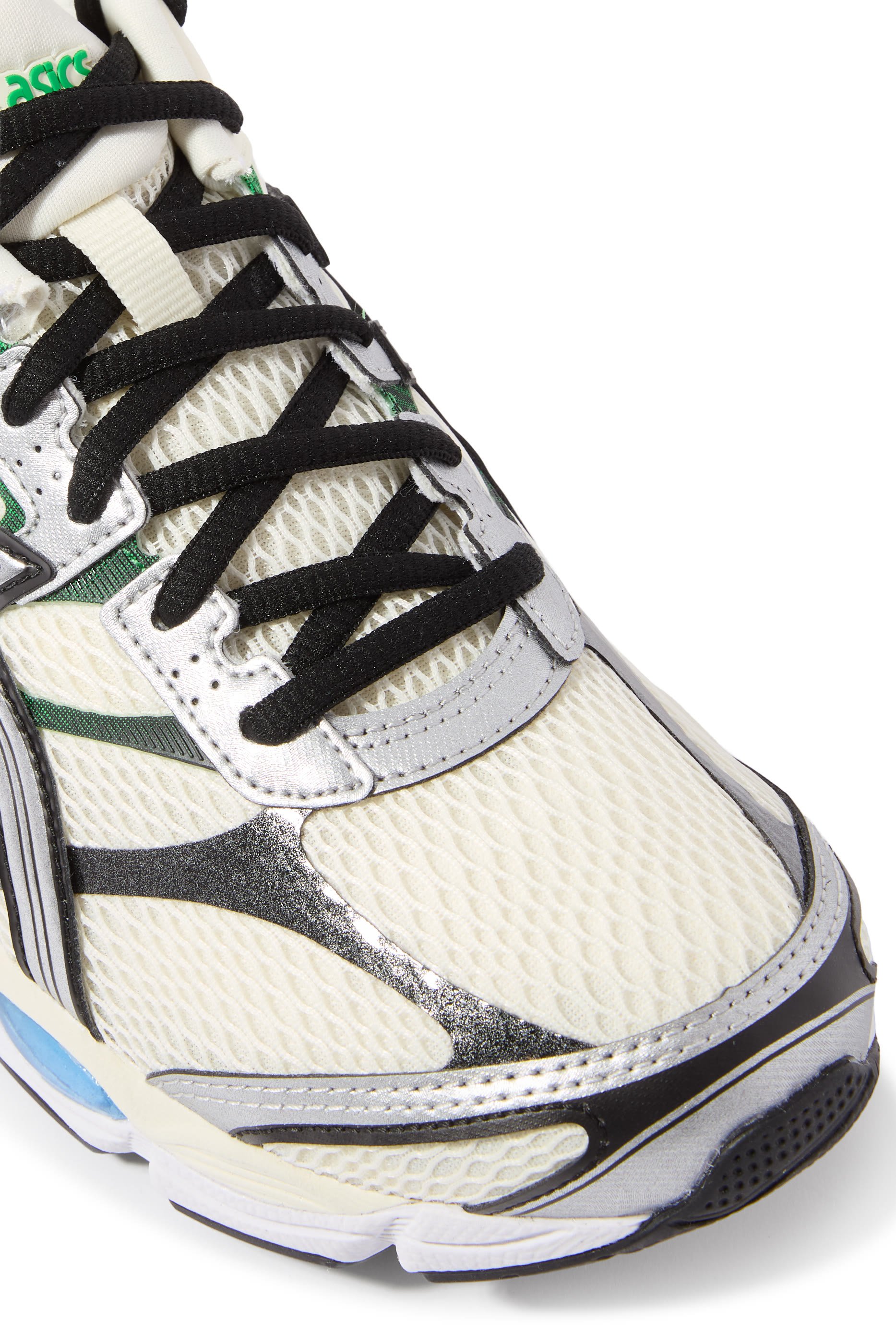 سنيكرز جل-كوميولاس 16