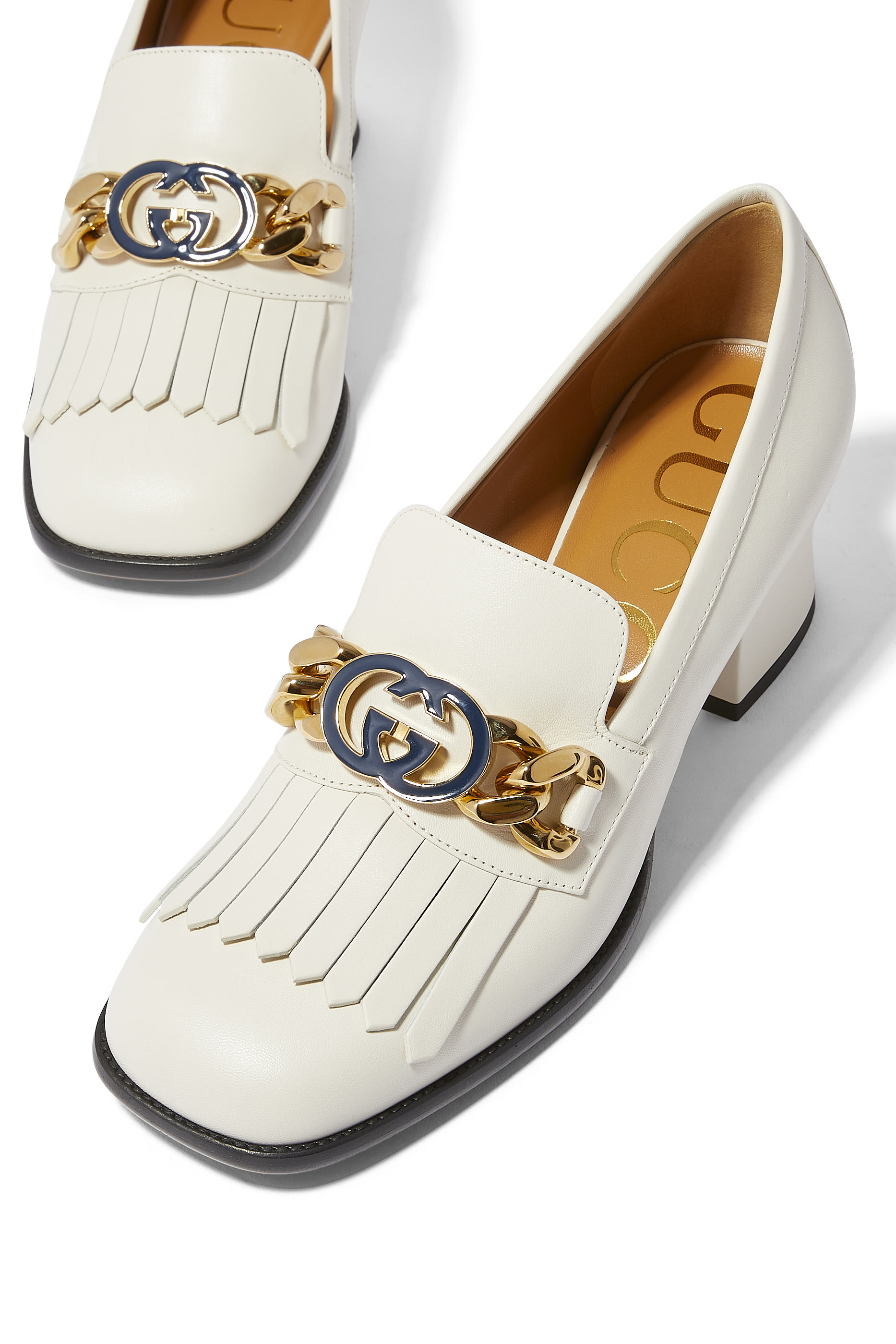 حذاء كلاسيك 55 مزين بحرفي شعار الماركة بتصميم متداخل بكعب متوسط