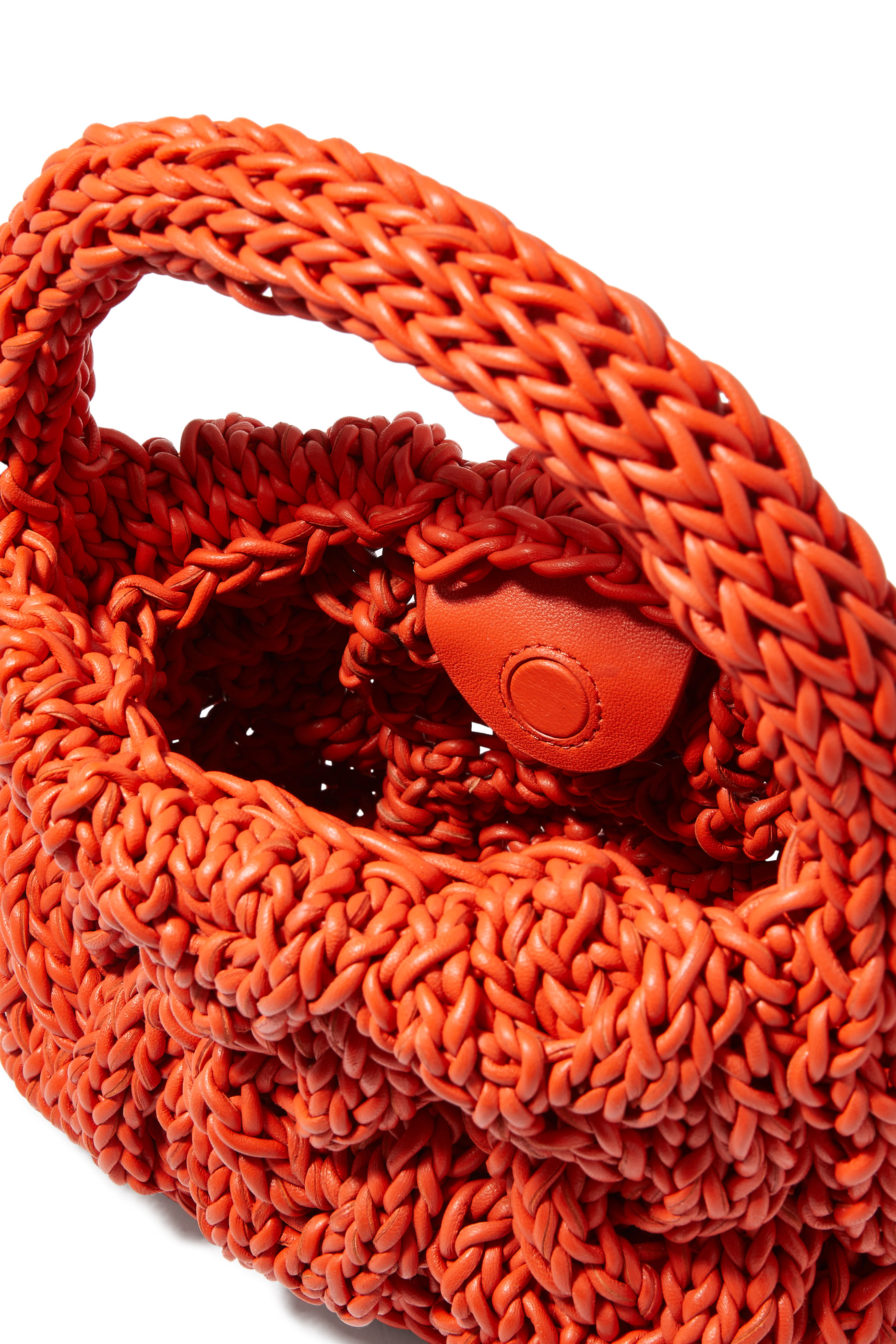 حقيبة صغيرة منسوجة بغرزة الضفيرة