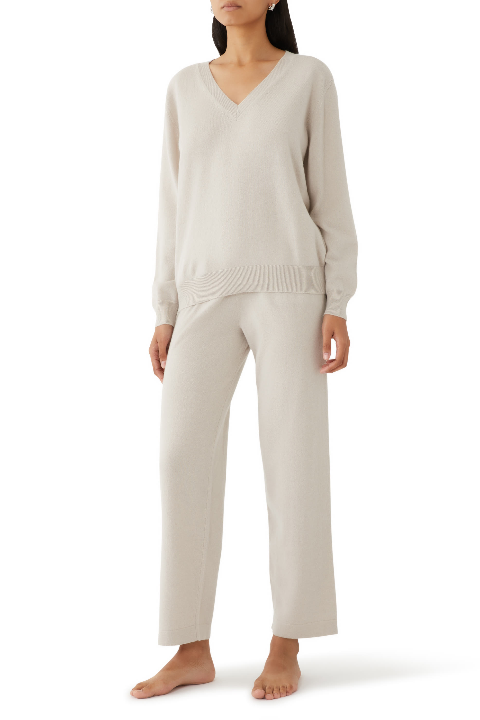 طقم بيجاما بتصميم انسيابي