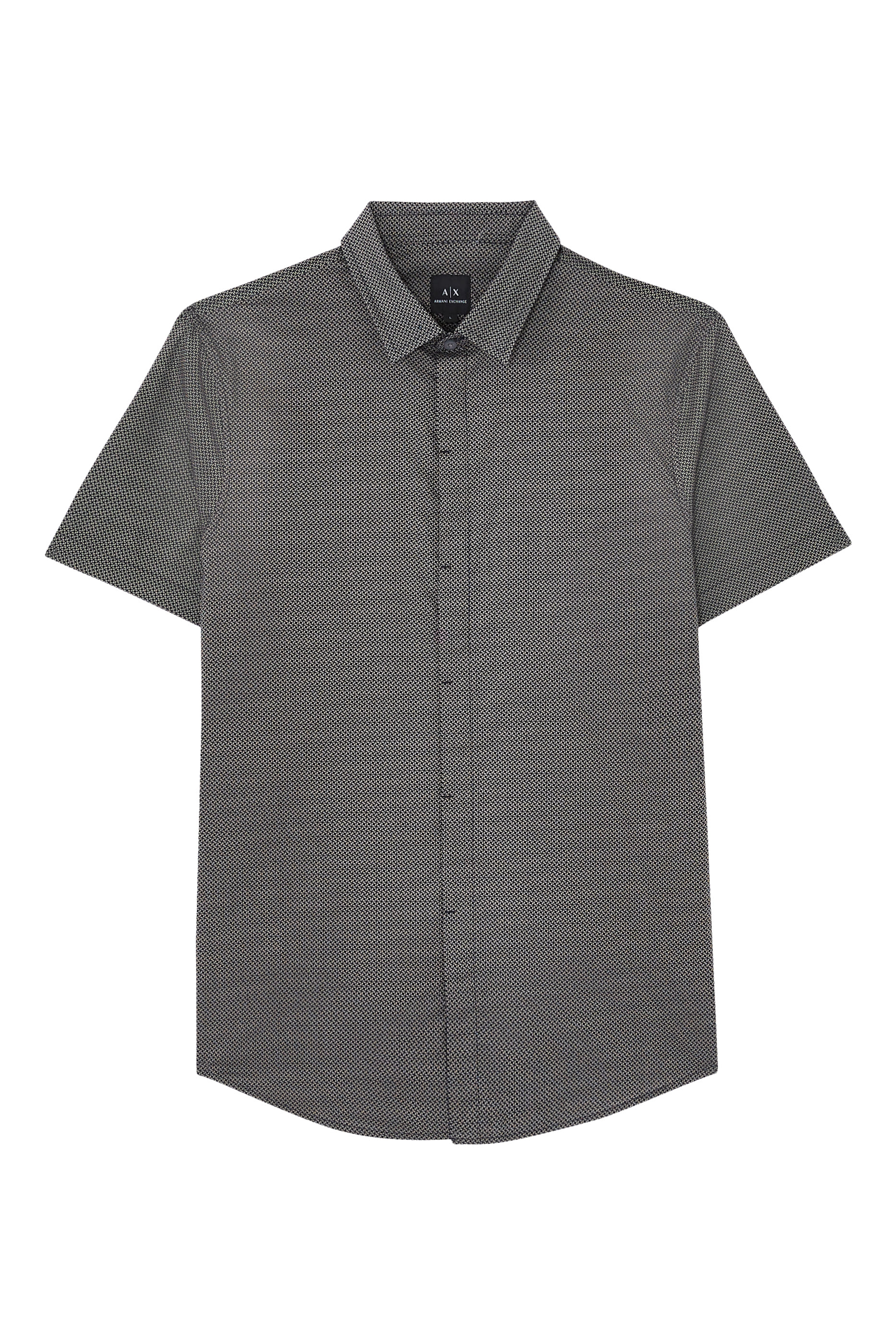 قميص بقصة ضيقة بأكمام قصيرة