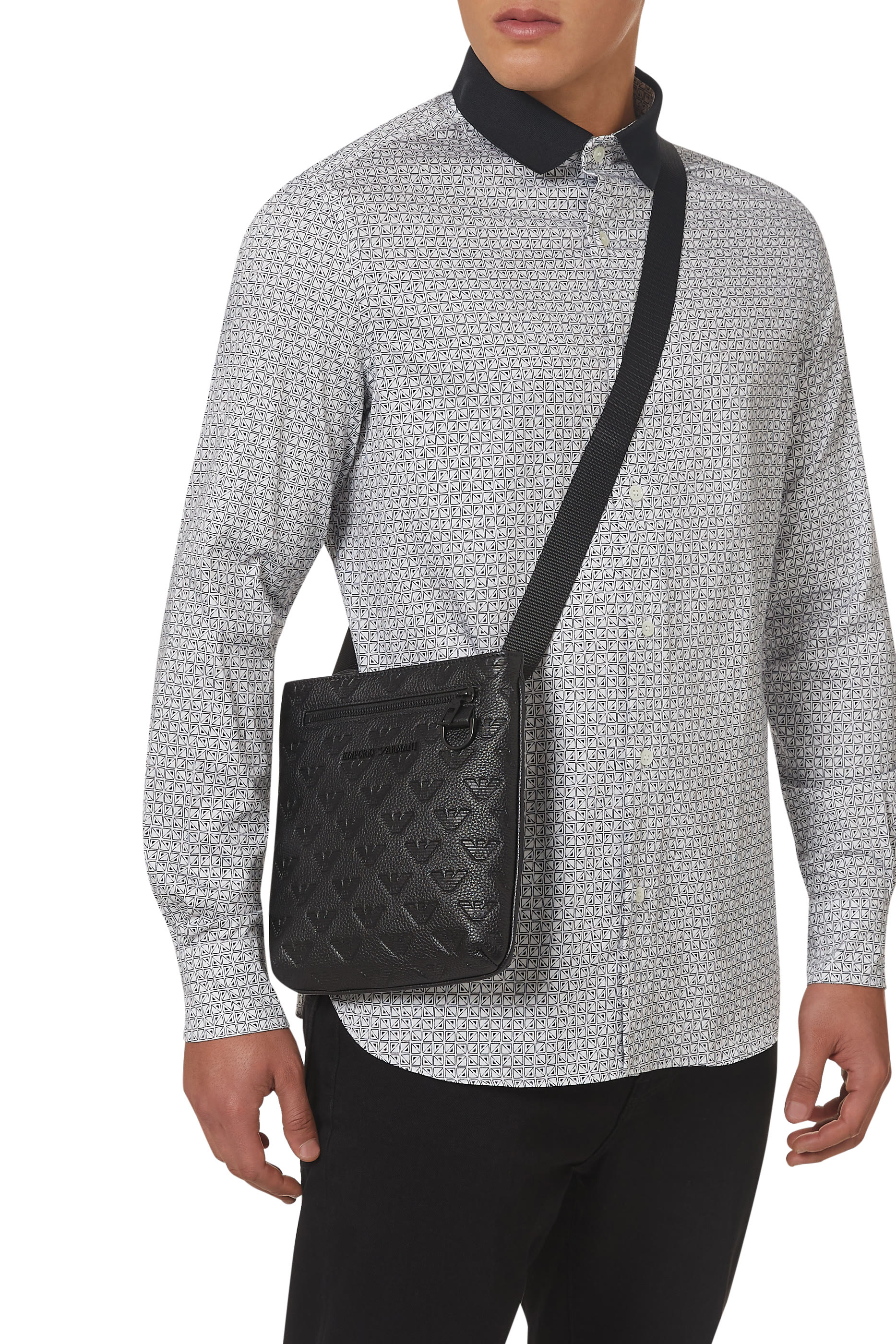 حقيبة كروس مينوركا بنقشة شعار الماركة