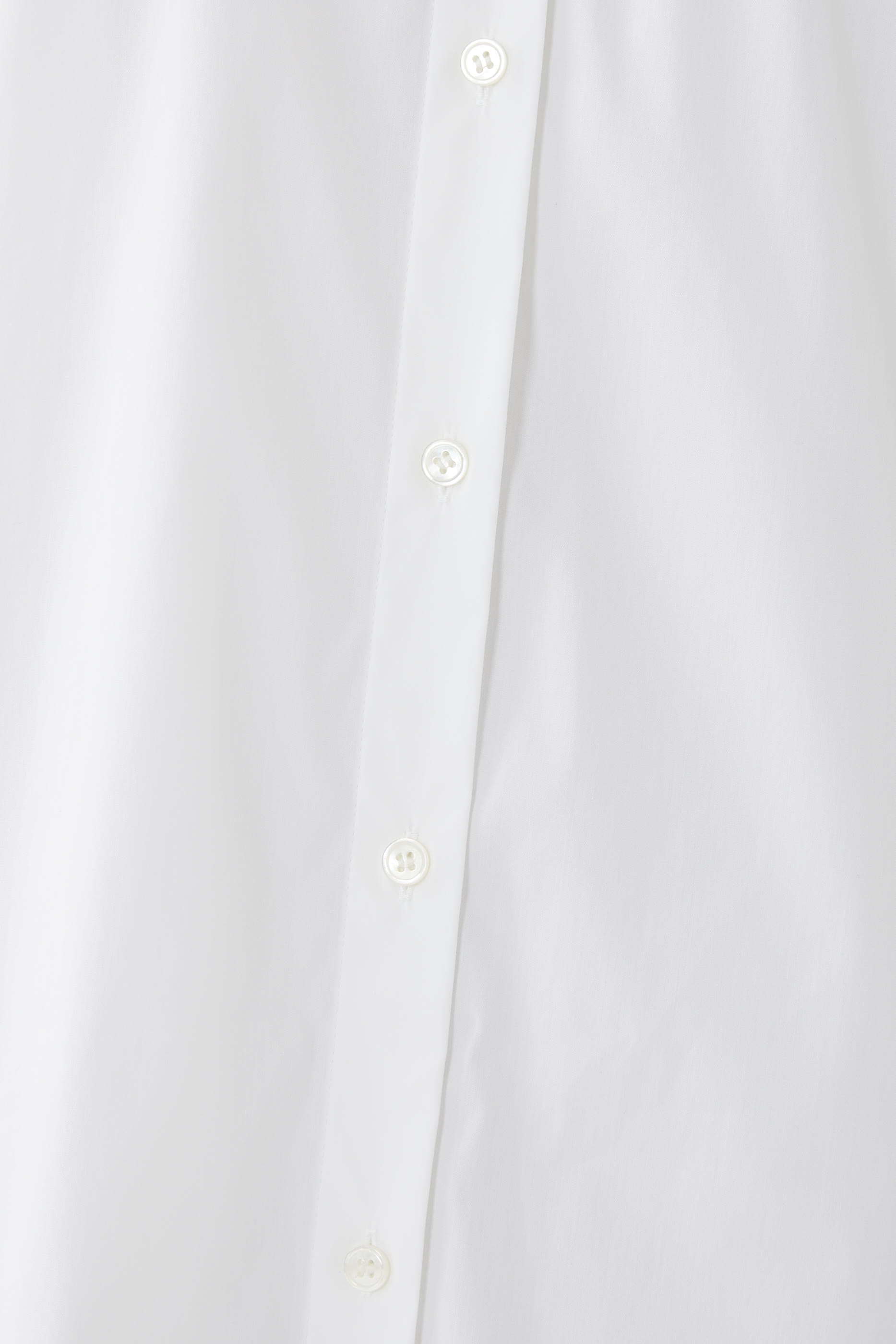 فستان بنمط قميص بأكمام طويلة