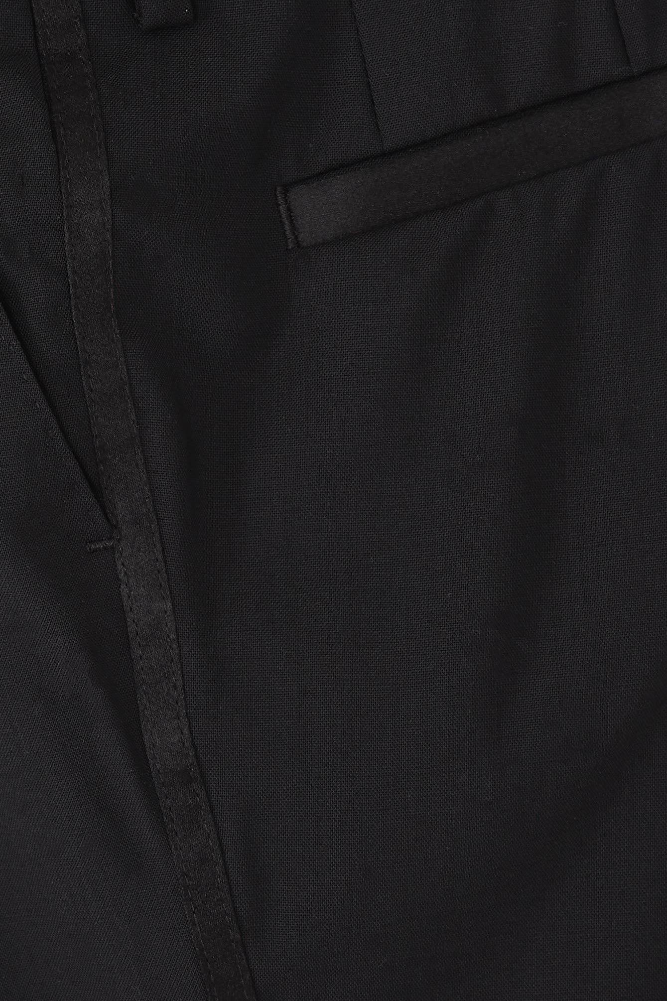 بنطال للأطفال بقصة مناسبة للجسم