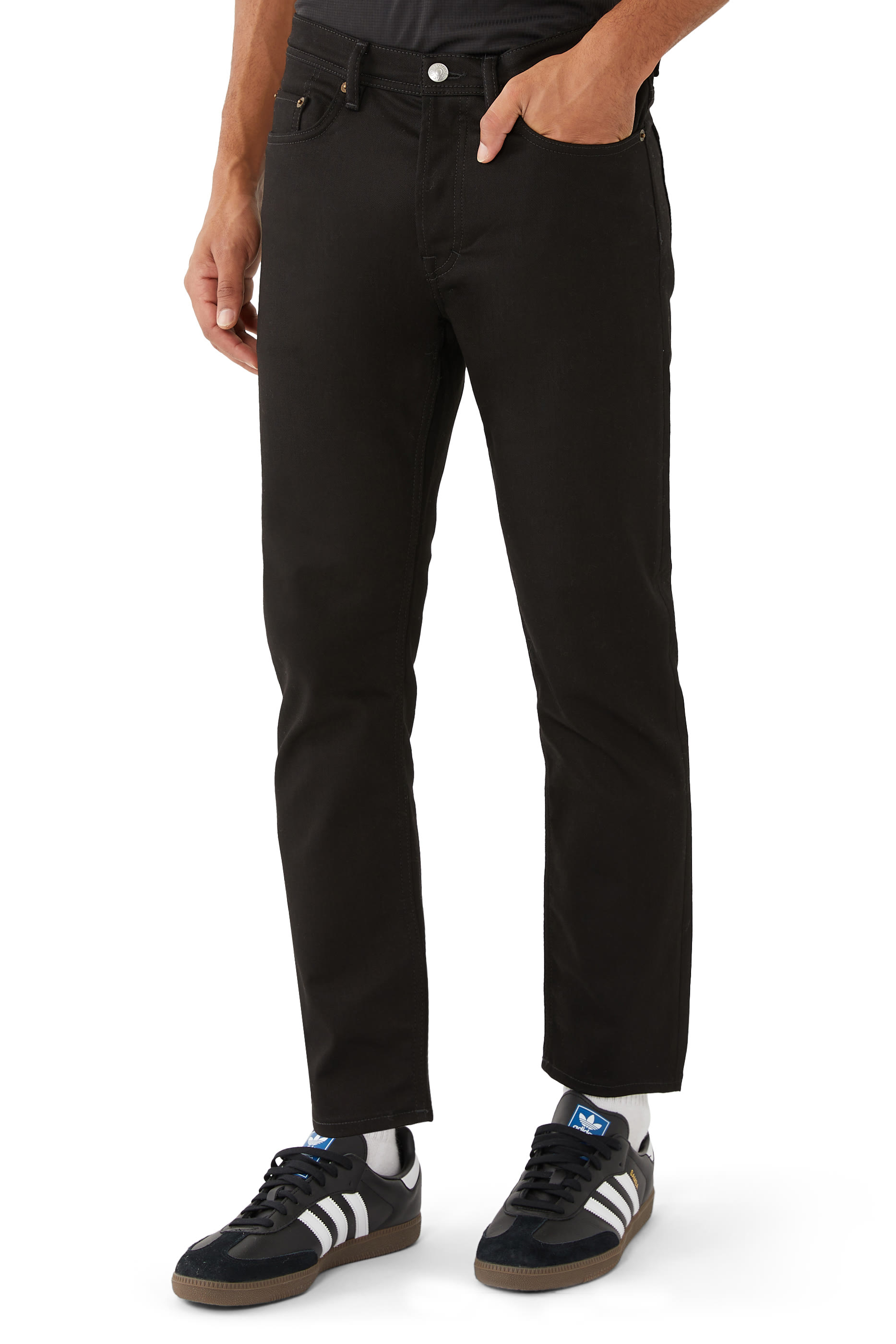 بنطال جينز بقصة ضيقة