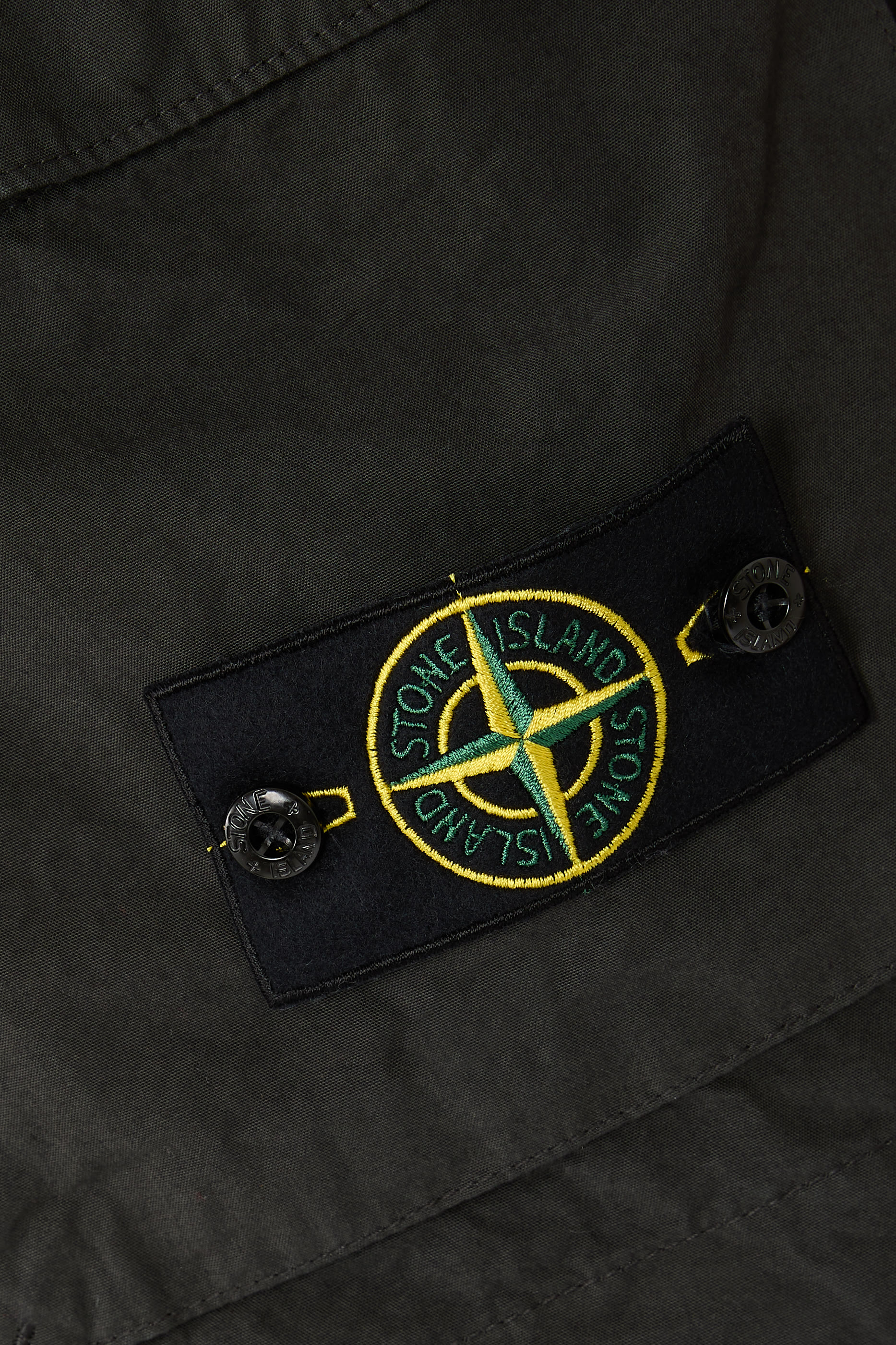 فيست بتصميم عملي بجيوب وقماش مقاوم للماء