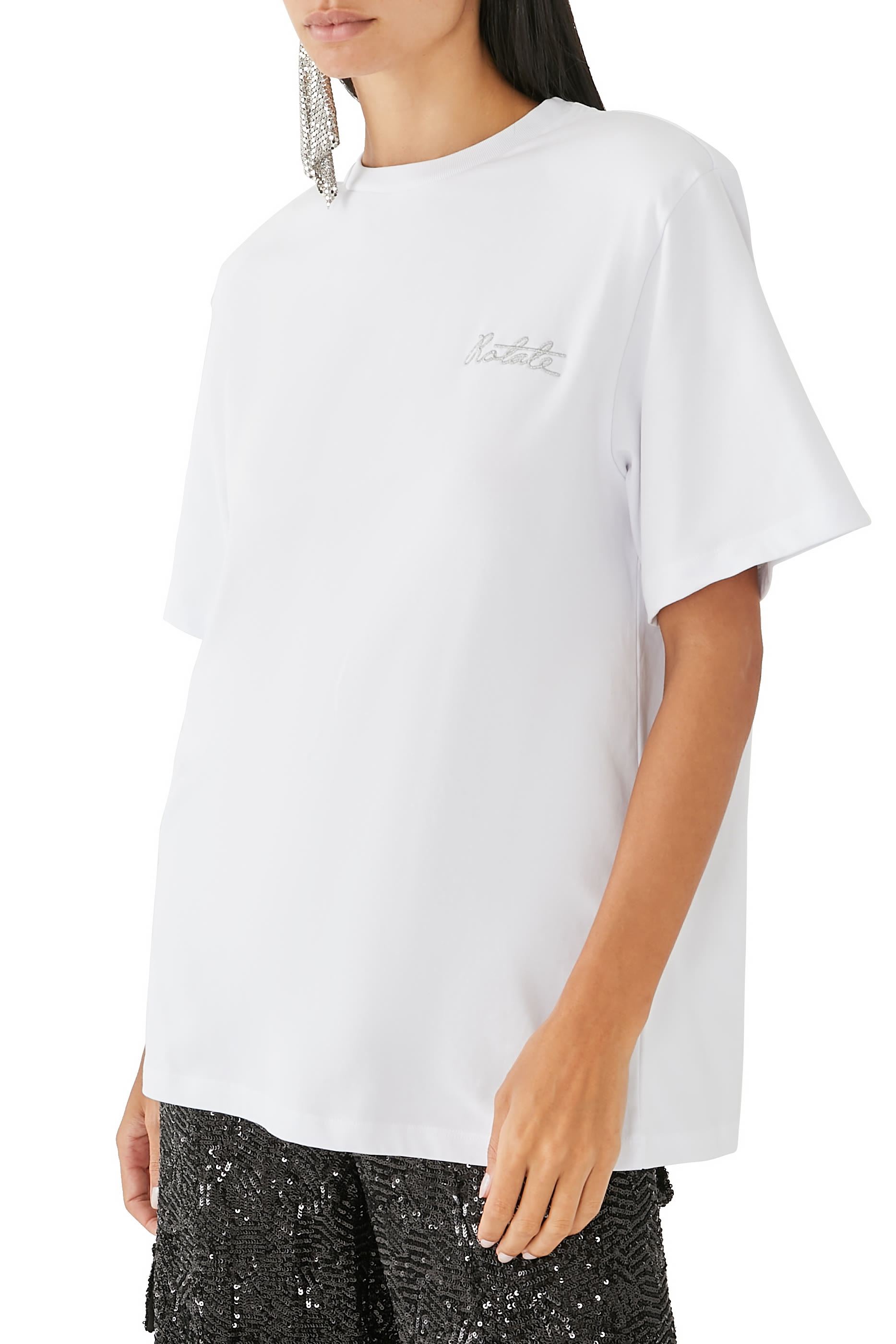 تيشيرت بقصة مربعة بشعار الماركة