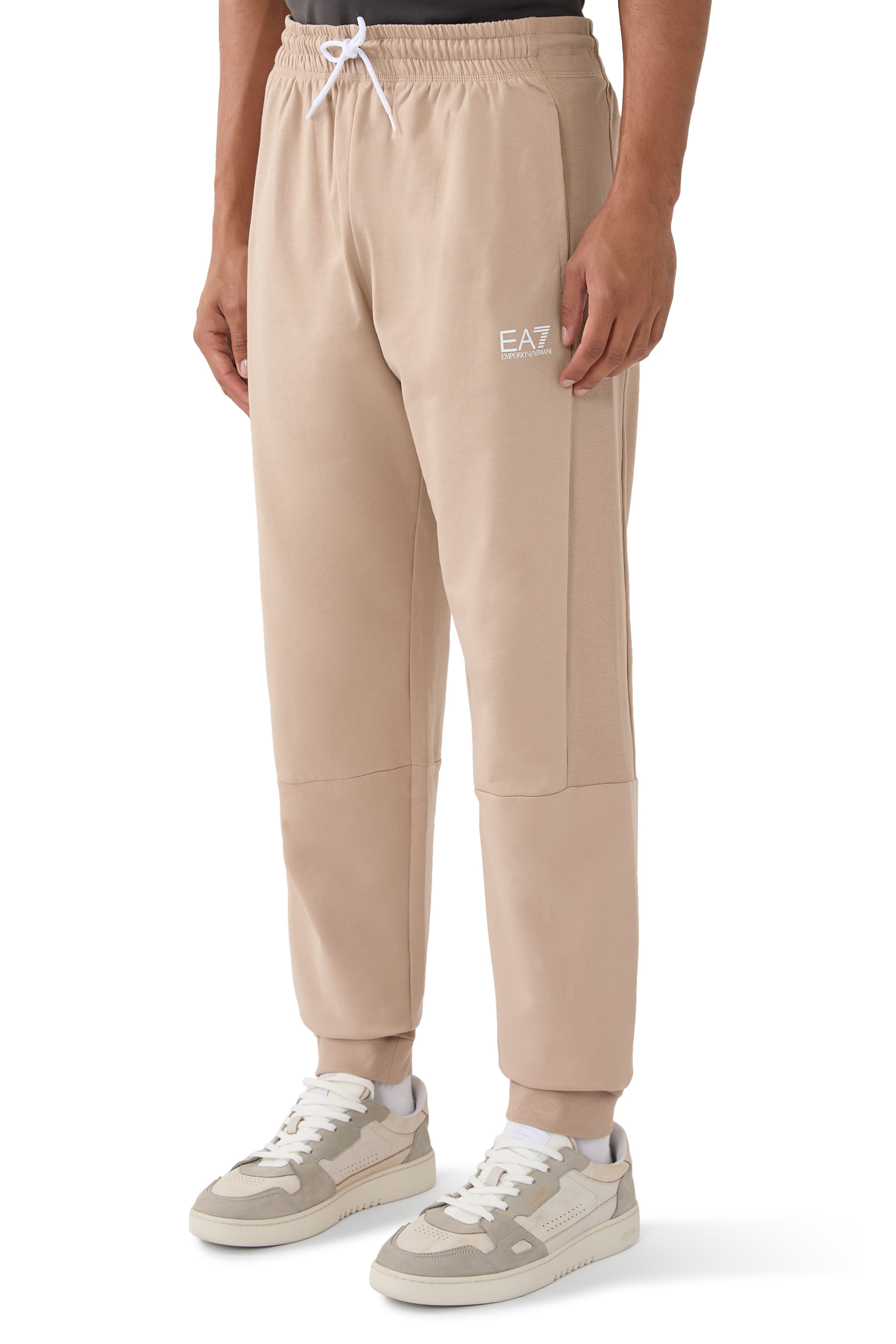 بنطال رياضي بشعار الماركة