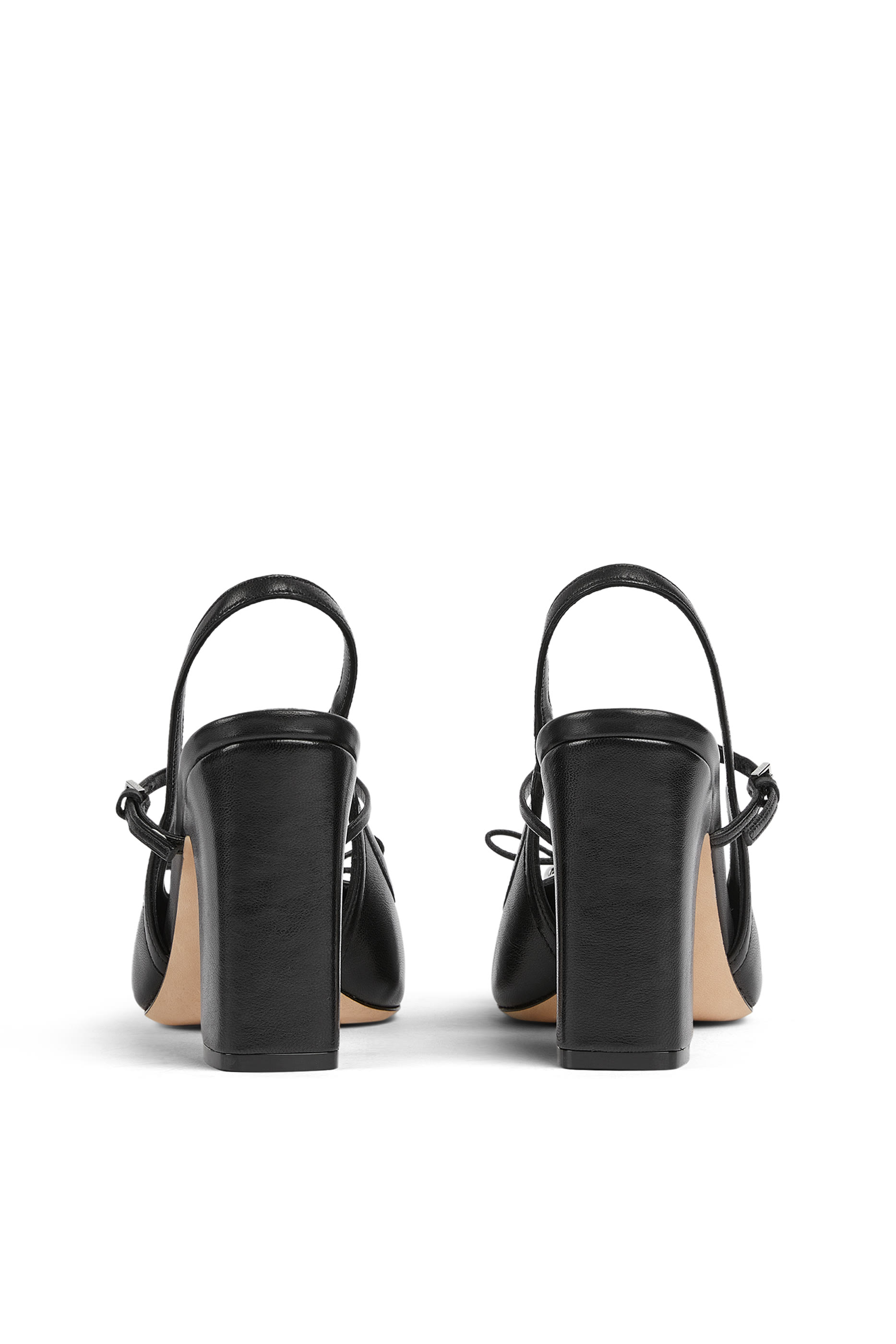 حذاء كلاسيكي بسير خلفي وحلية لجام الحصان