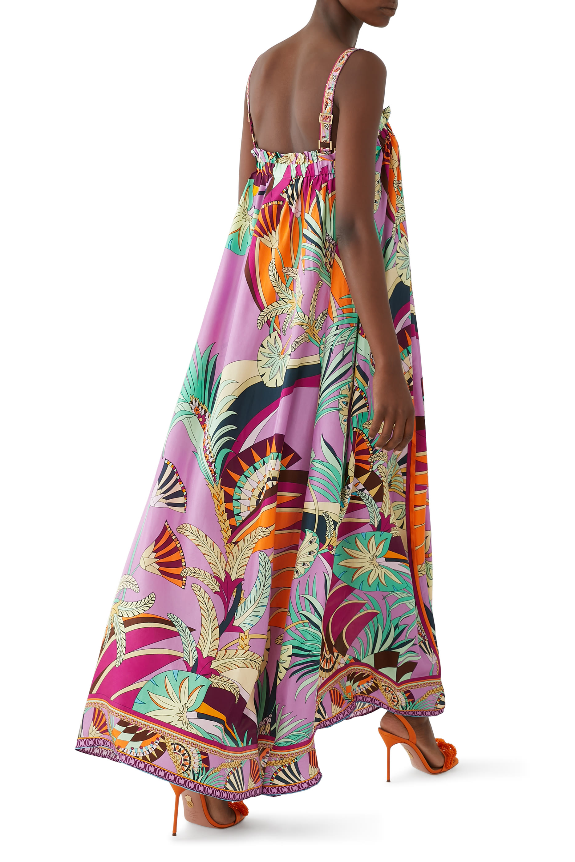 فستان صيفي بحمالات عريضة