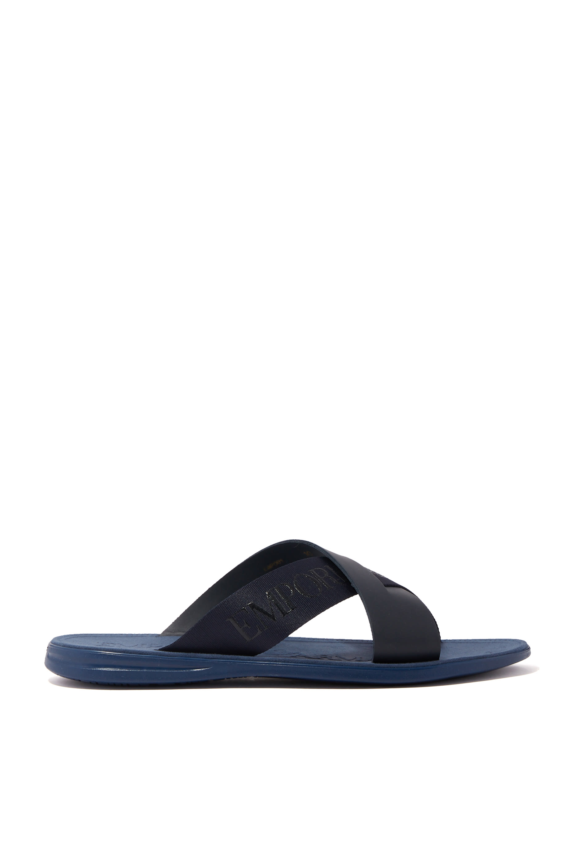 حذاء مفتوح بشعار الماركة