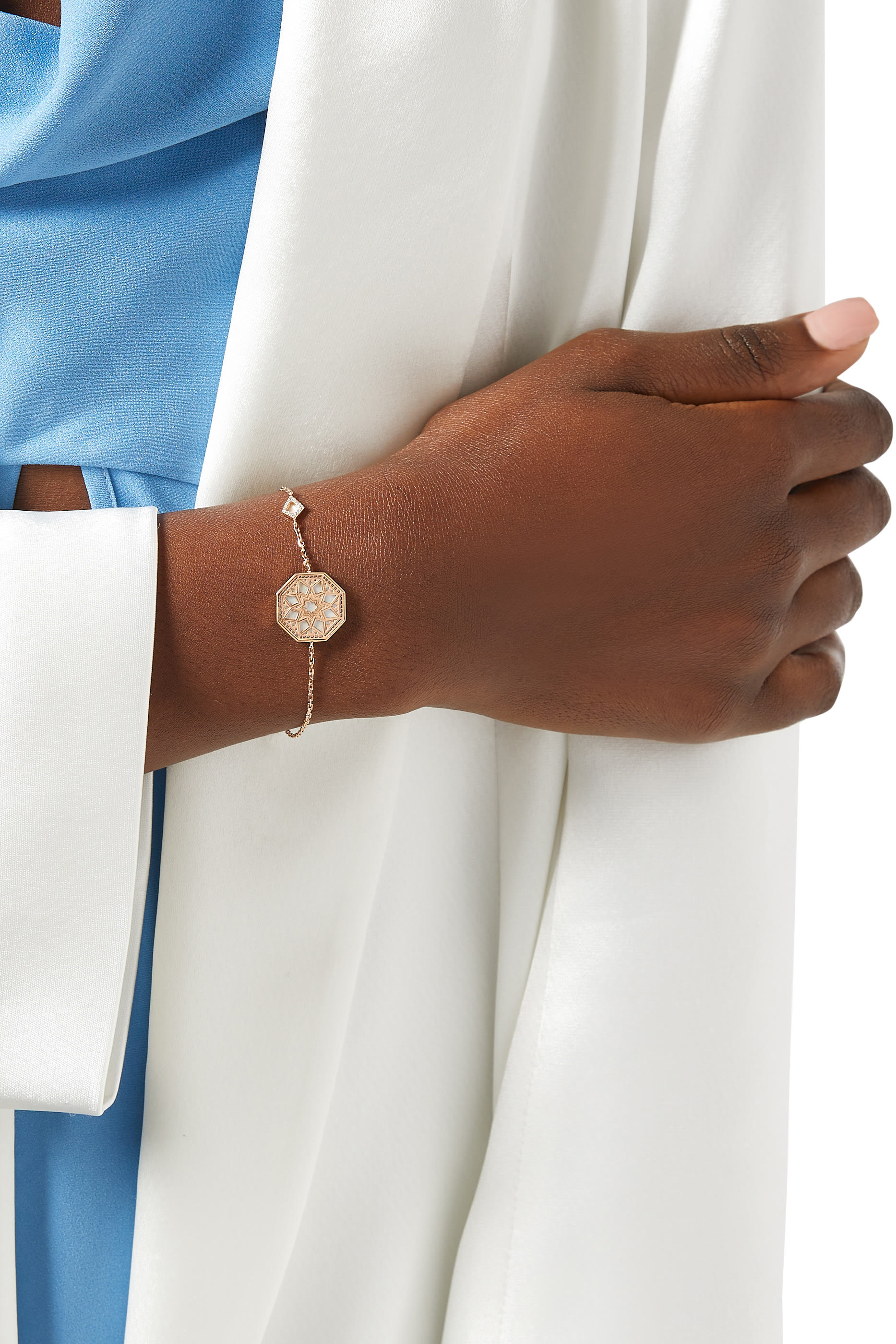 سوار تراث كلاسيكي مرصع بعرق الؤلؤ والماس، ذهب أصفر عيار 18