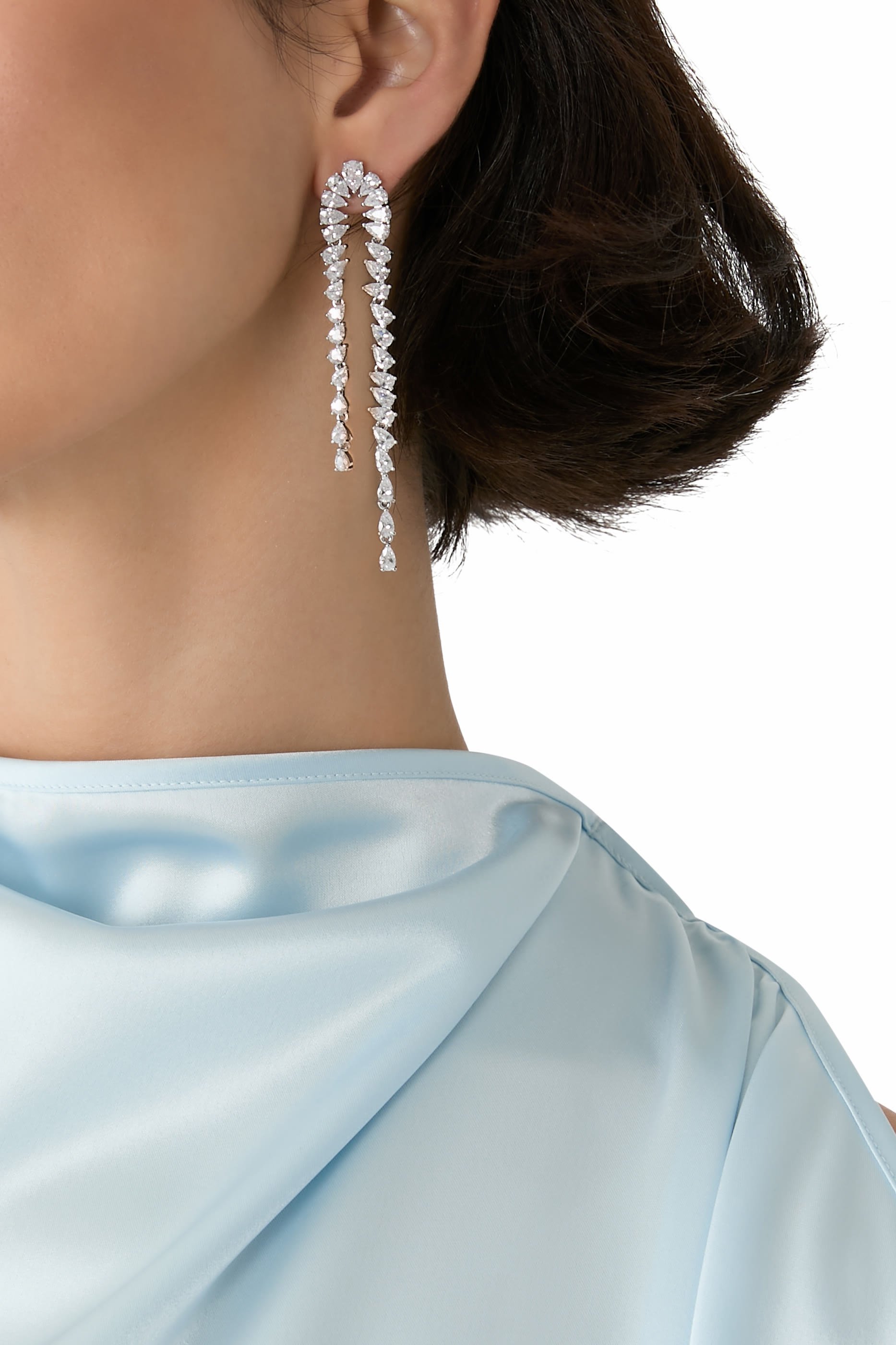 أقراط دائرية مزينة بماس متدلي بتصميم كمثرى فضة إسترلينية