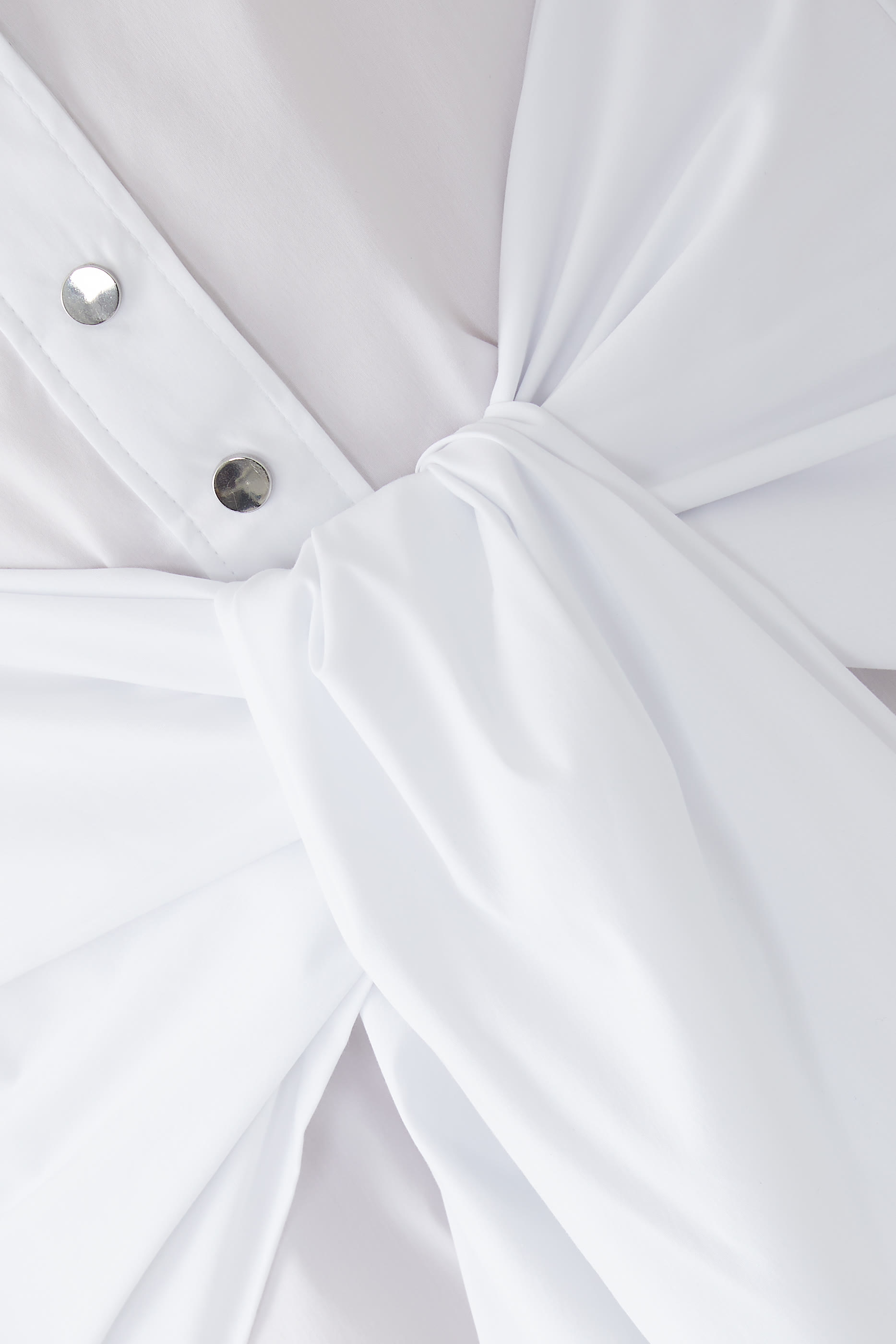 فستان بنمط قميص بأكمام طويلة