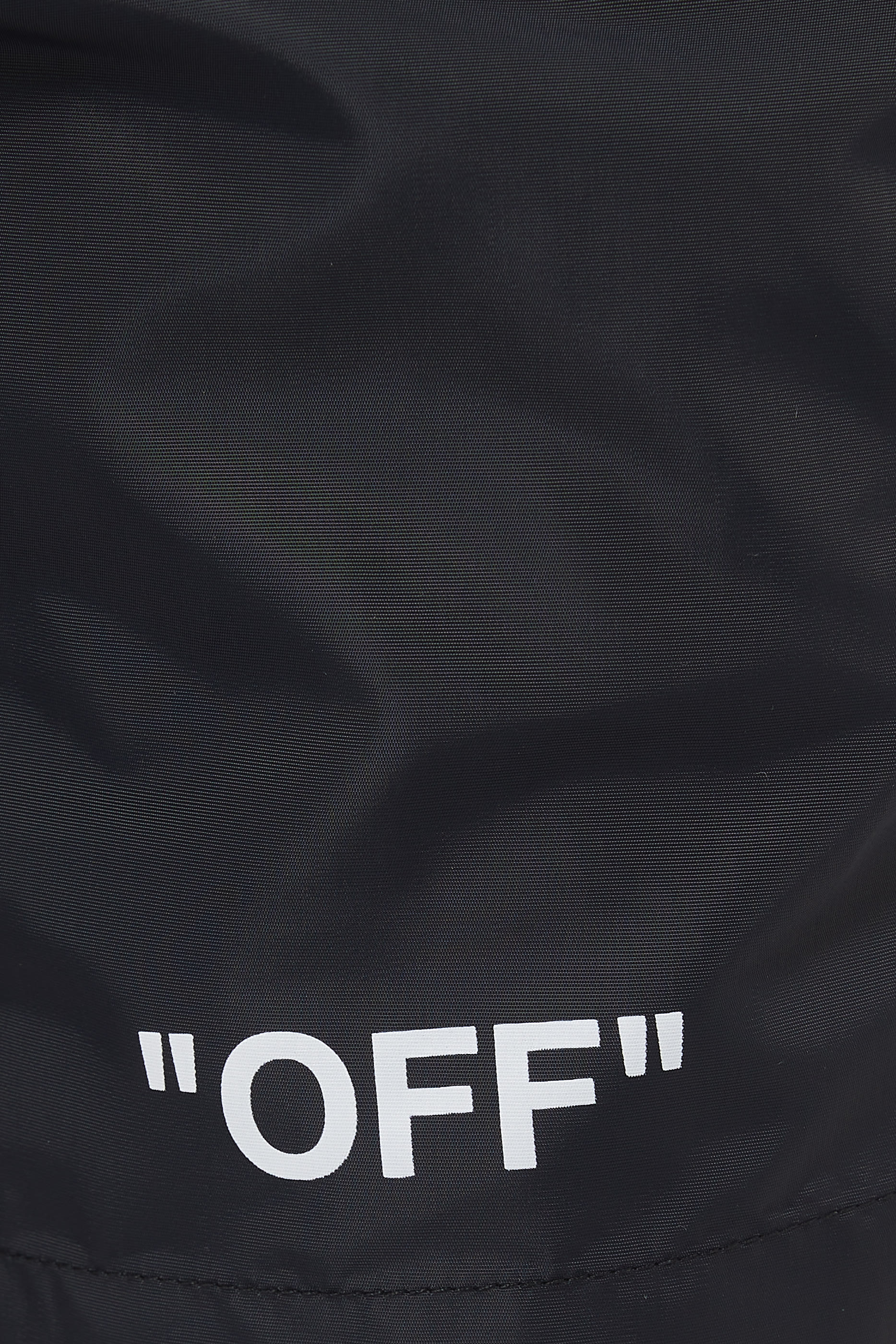 شورت سباحة بطبعة شعار الماركة