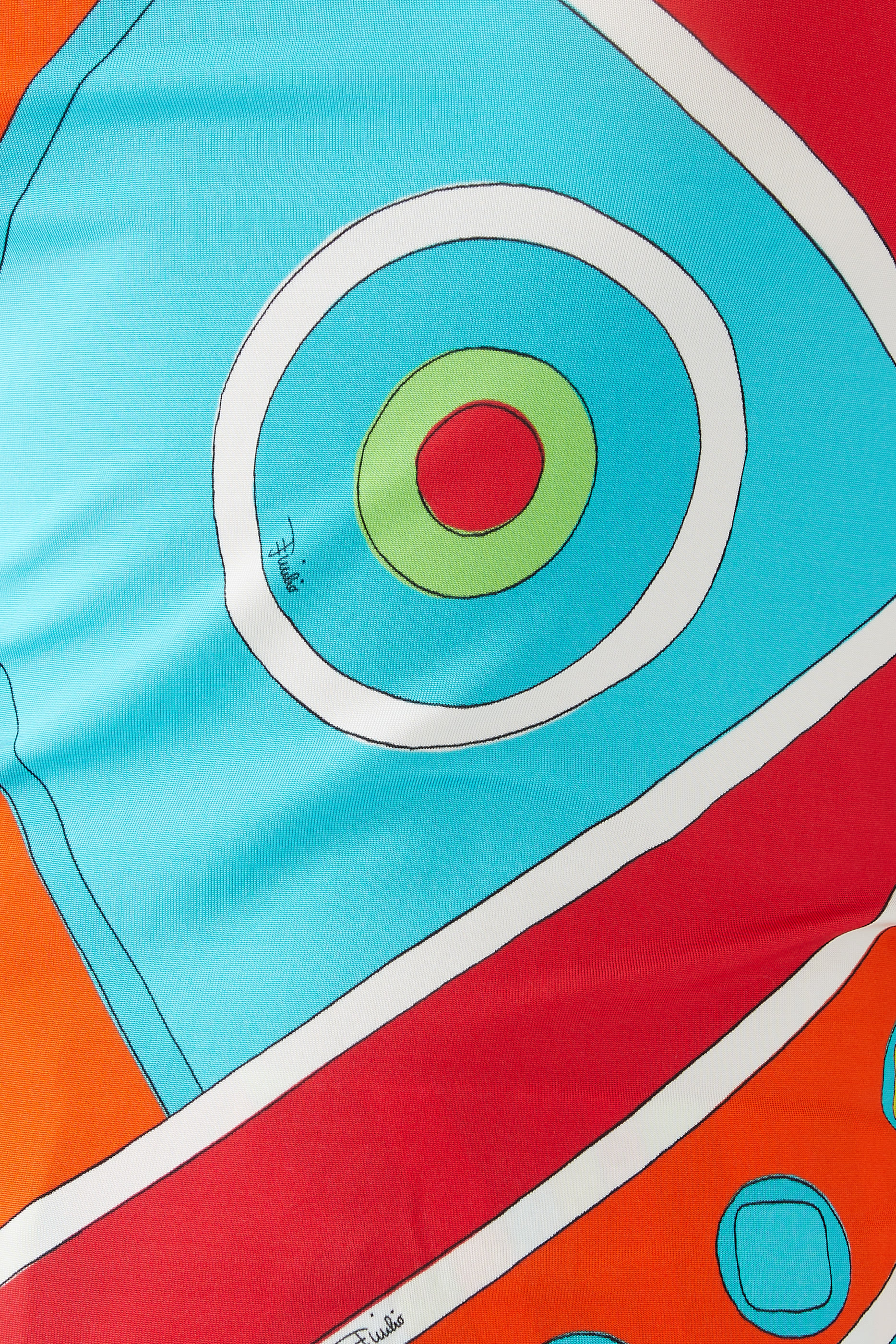 بلوزة بلا أكمام بنقشة فيفارا