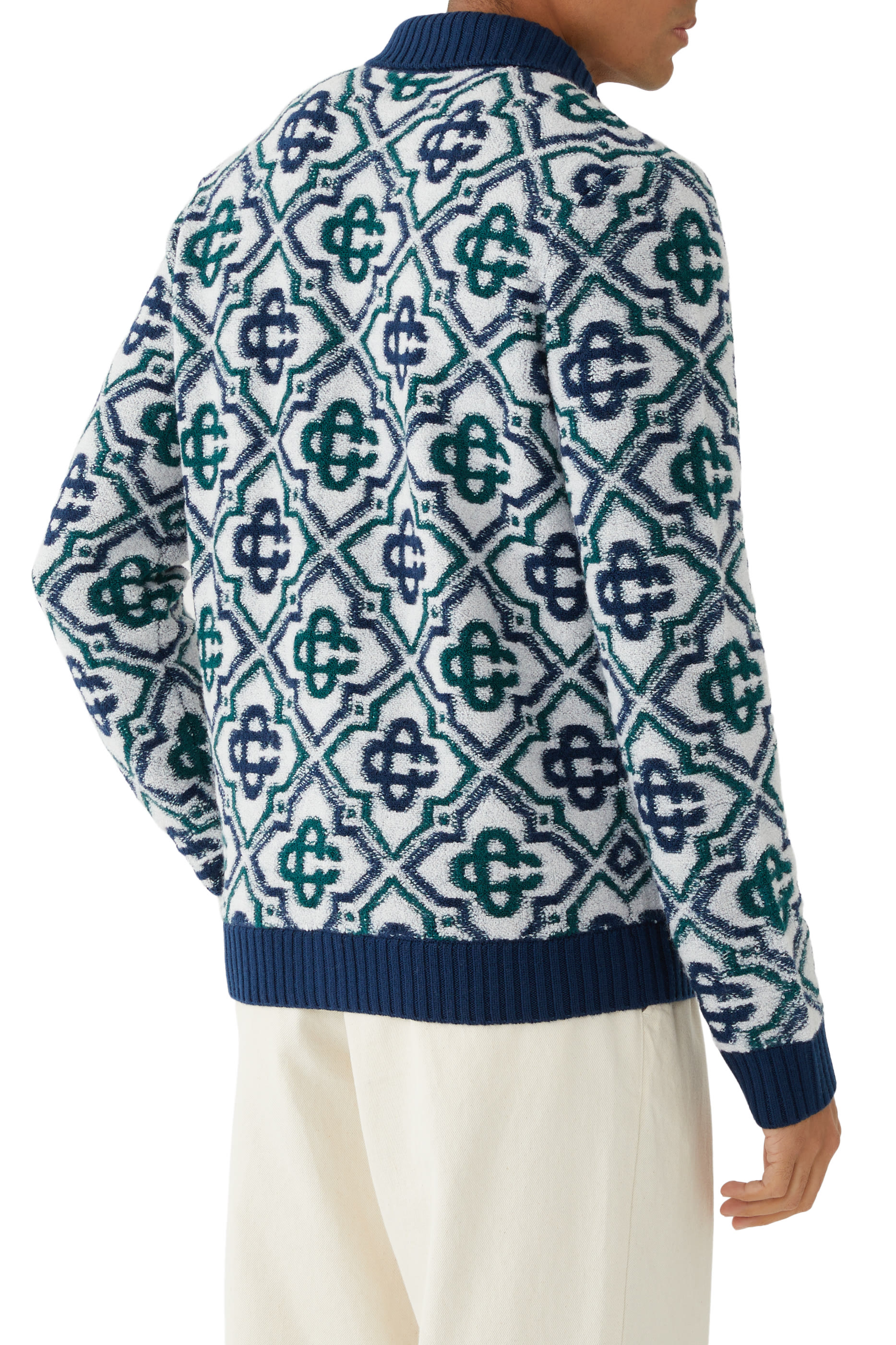 سترة مزينة بحروف شعار الماركة بسحاب