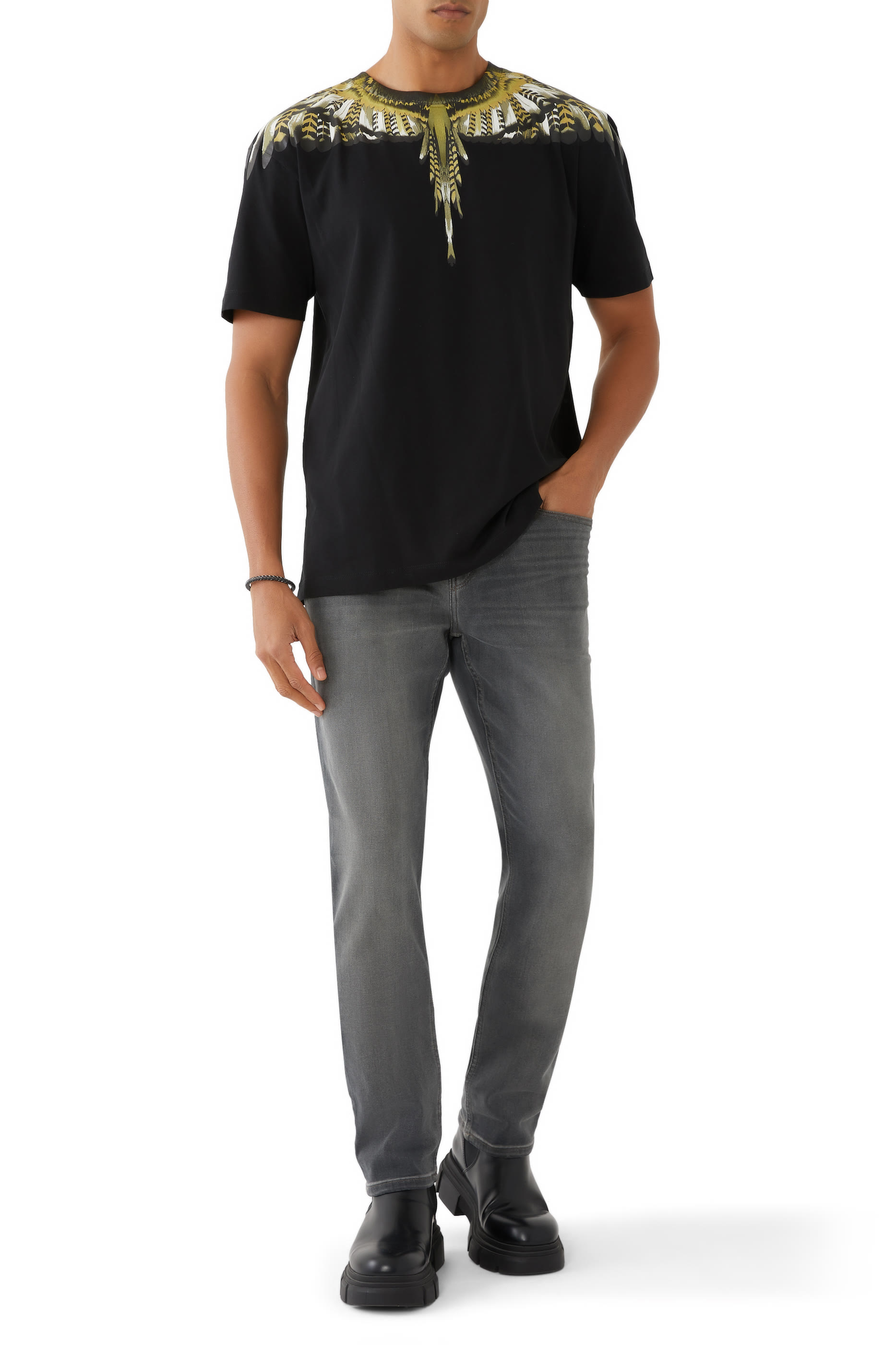 بنطال جينز بقصة ضيقة