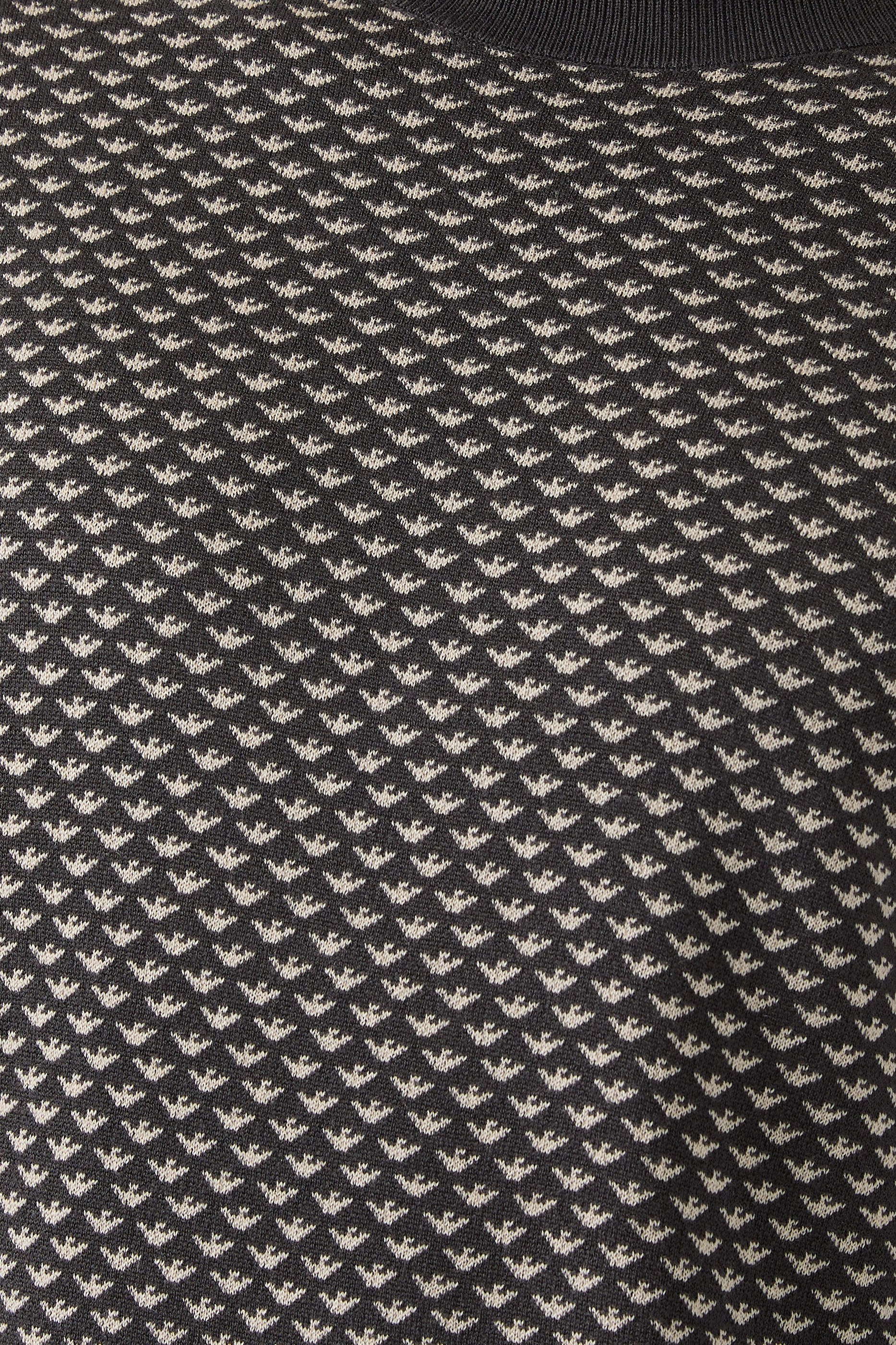 كنزة بشعار الماركة بالكاما جاكار