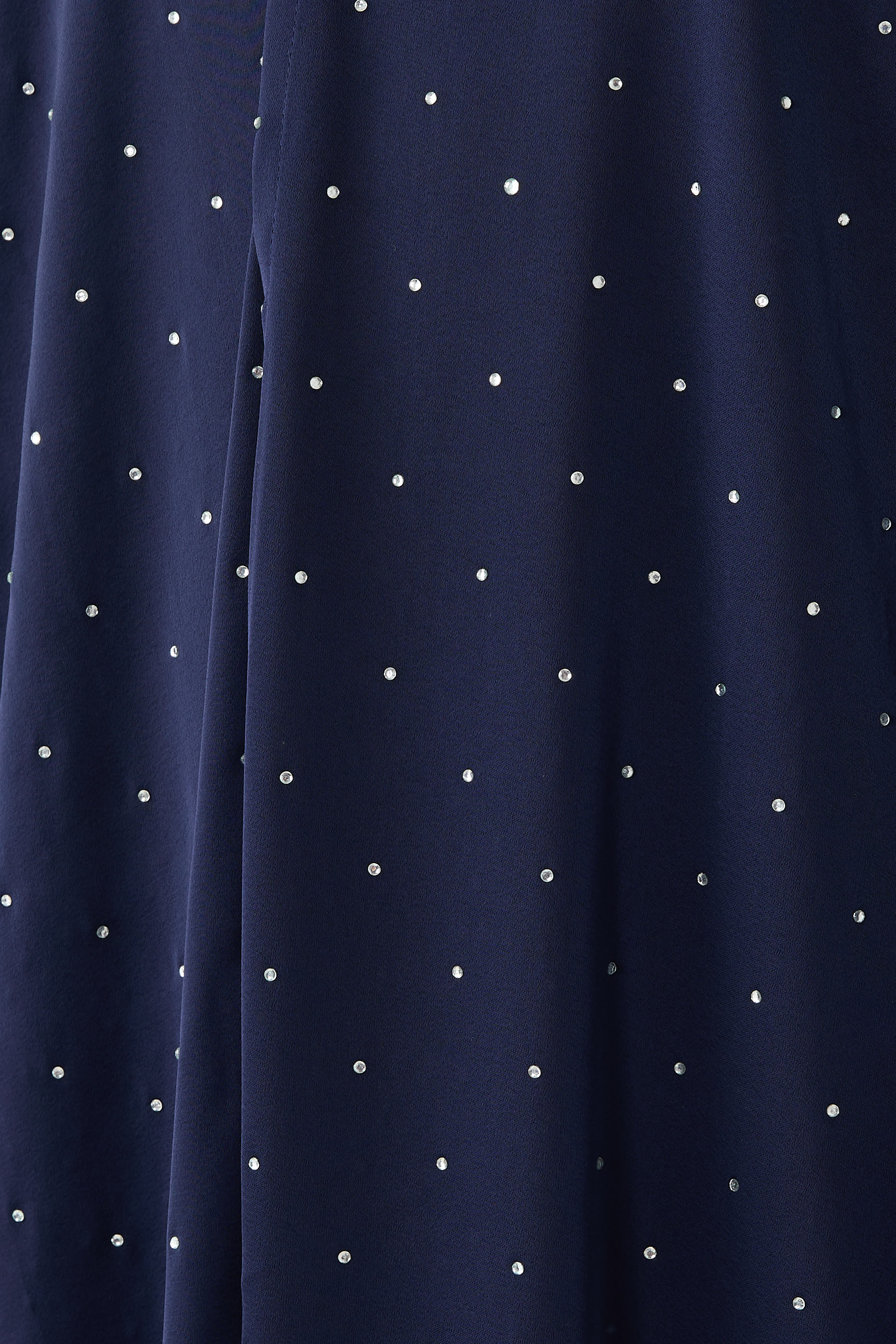 فستان/عباية/بشت برباط على العنق وحلي ستان