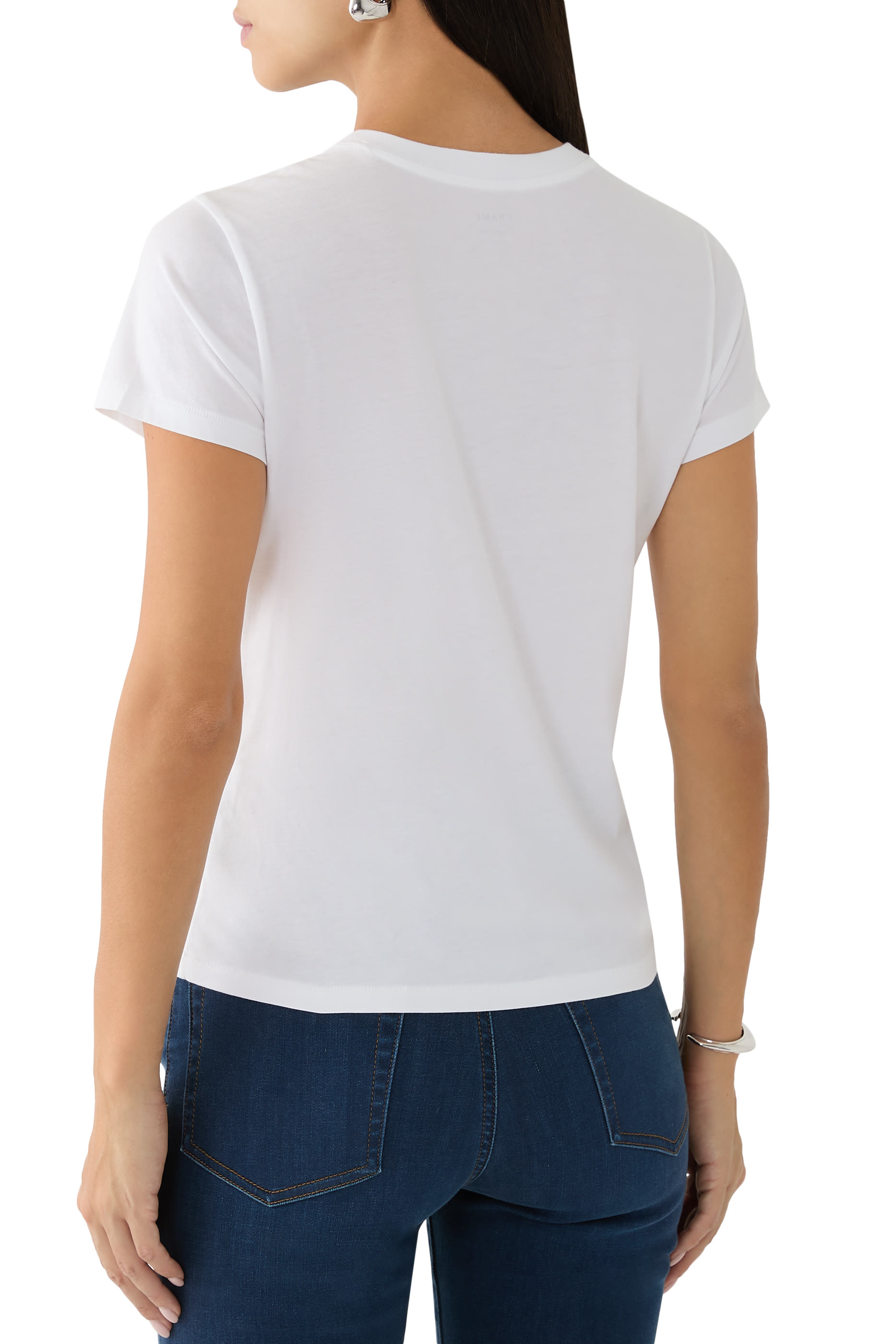 تيشيرت بقصة ضيقة 