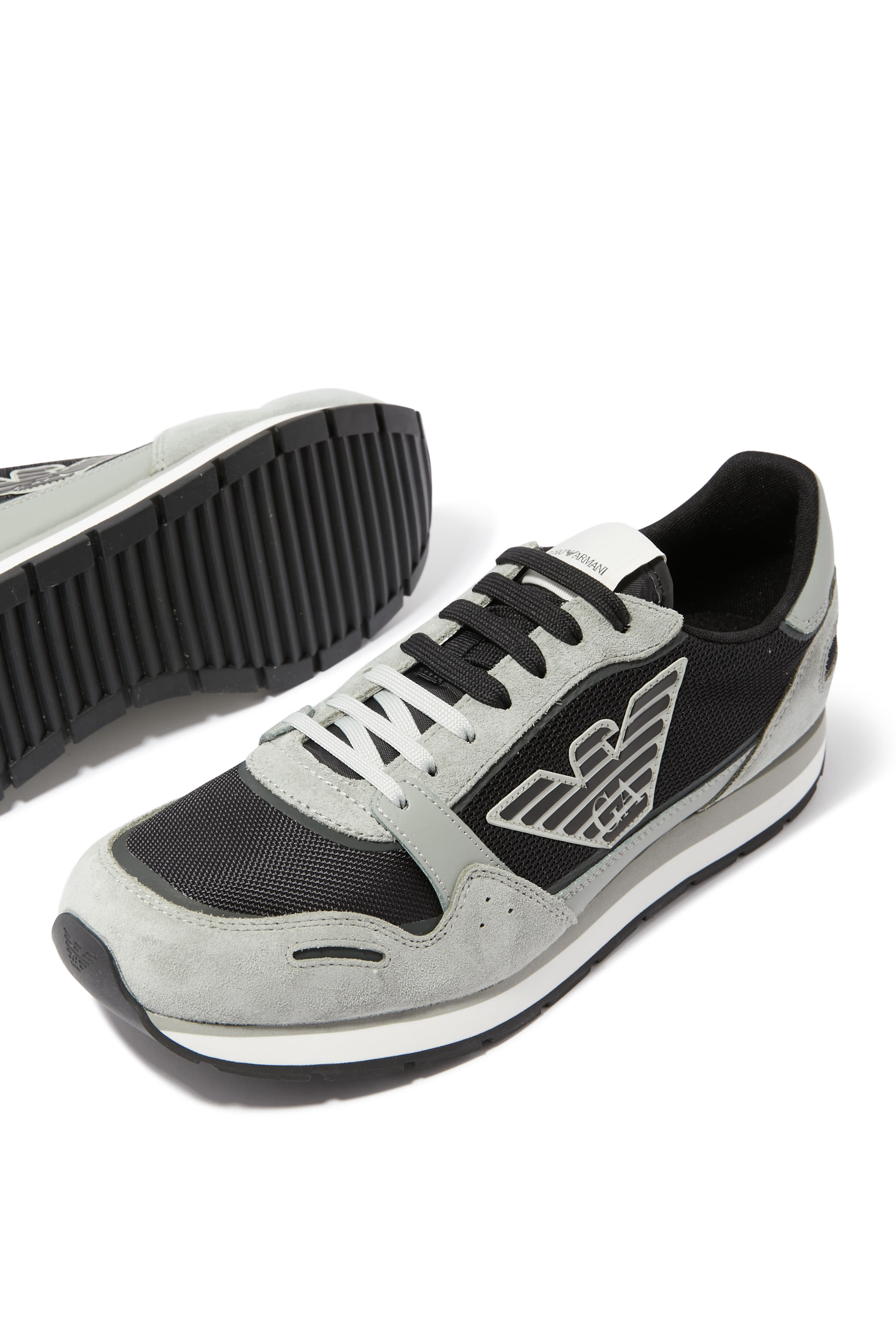 سنيكرز بأربطة